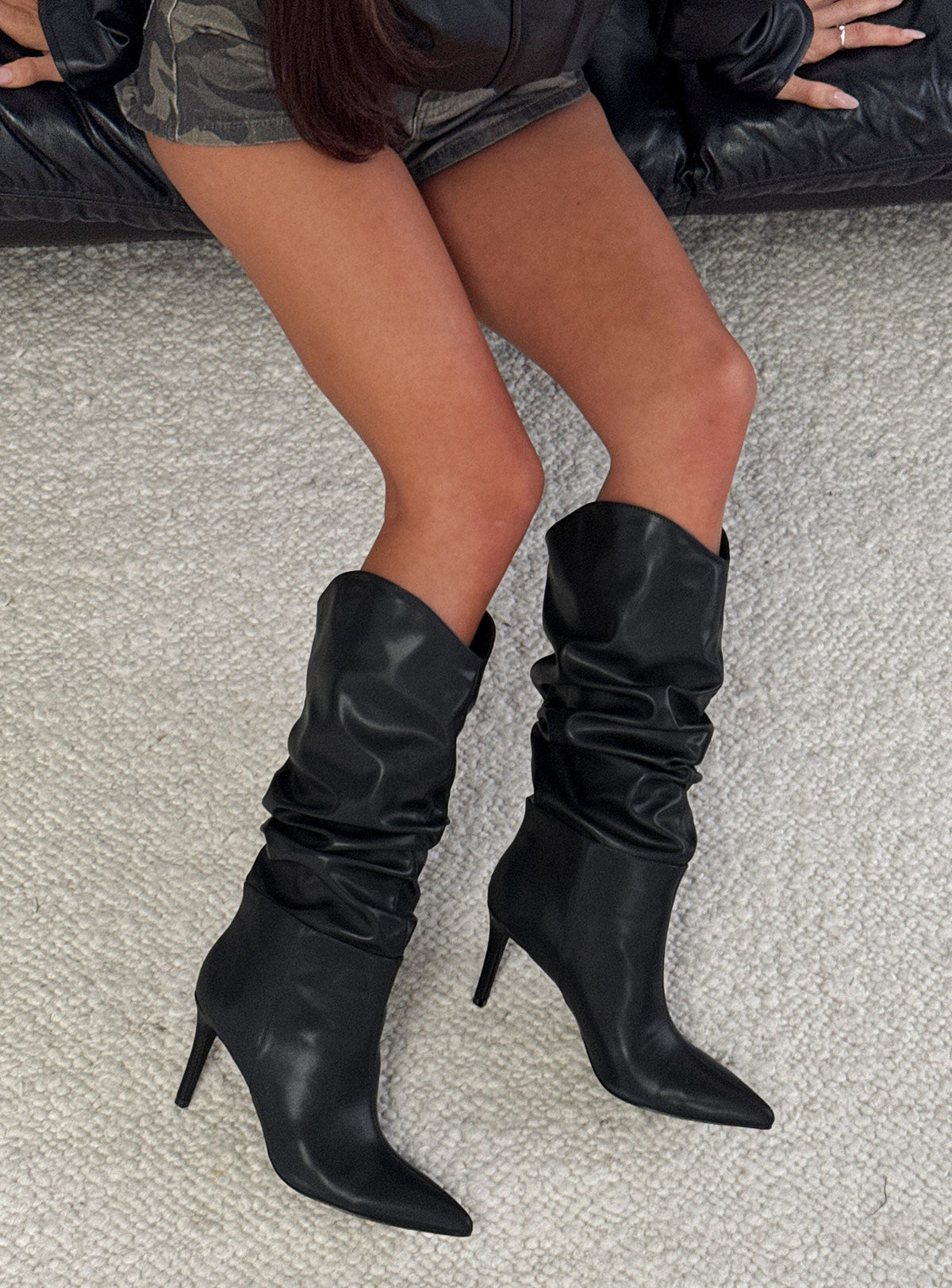 #NOVERA - Botas Scrunched Negras de Punta -