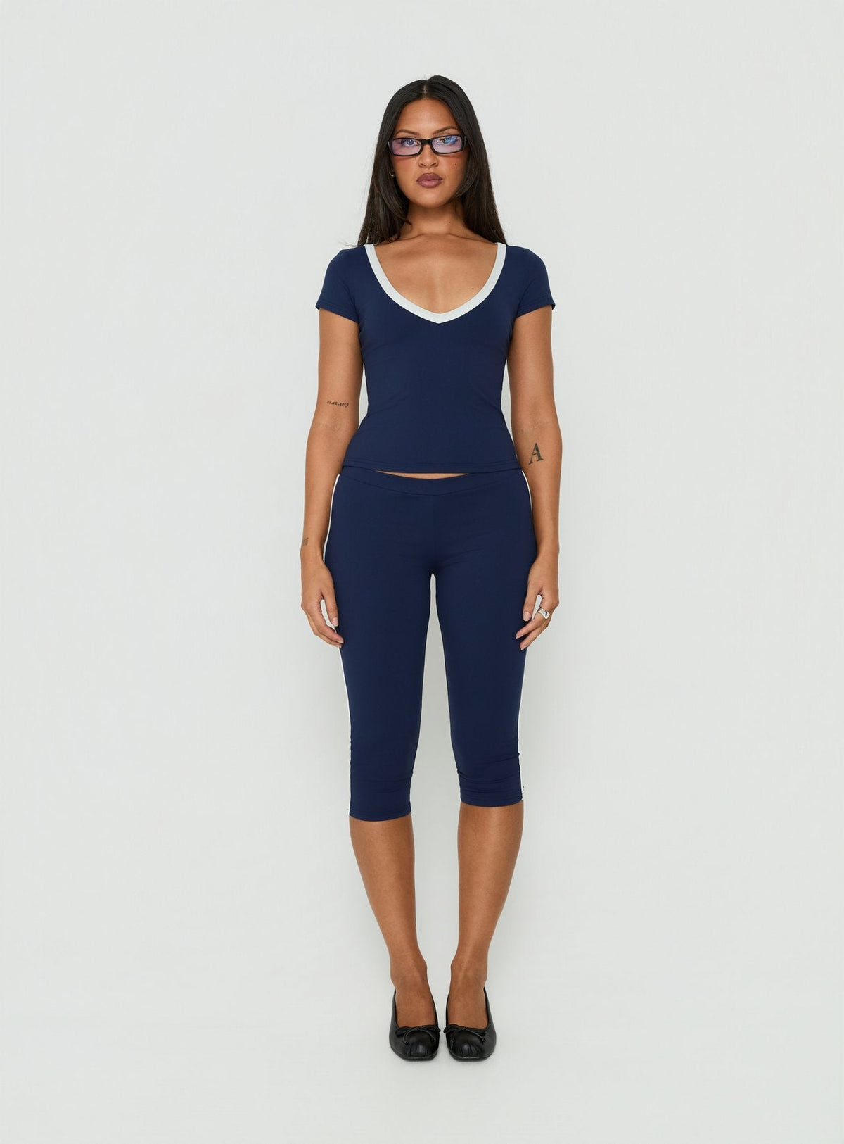 #NOVERA - Pantalón Capri Rowanna Azul Marino y Crema Deportivo -