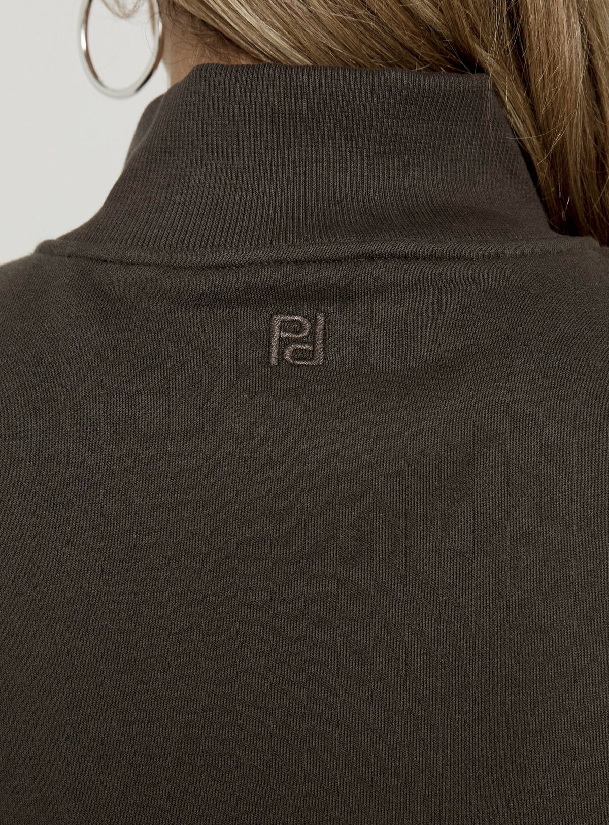 #NOVERA - Jersey Anyya Gris Hierro de Cuello Alto de Cuello Redondo -