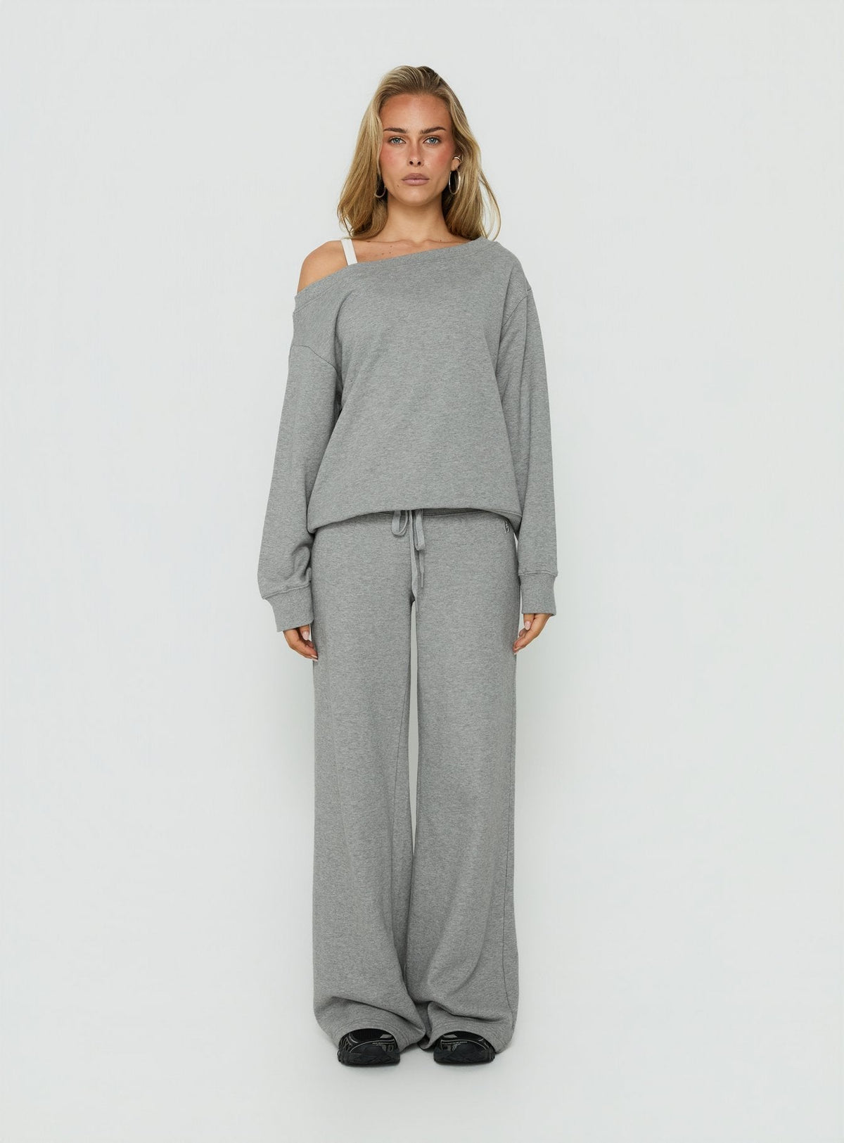 #NOVERA - Jersey Adela Gris Oscuro Jaspeado con Hombros Descubiertos -