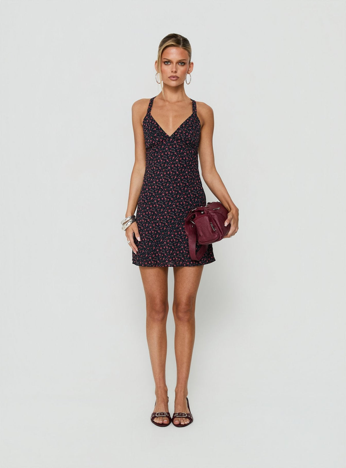 #NOVERA - Vestido Mini Rosabelle Azul Marino y Rojo de Flores Halter de Satén -