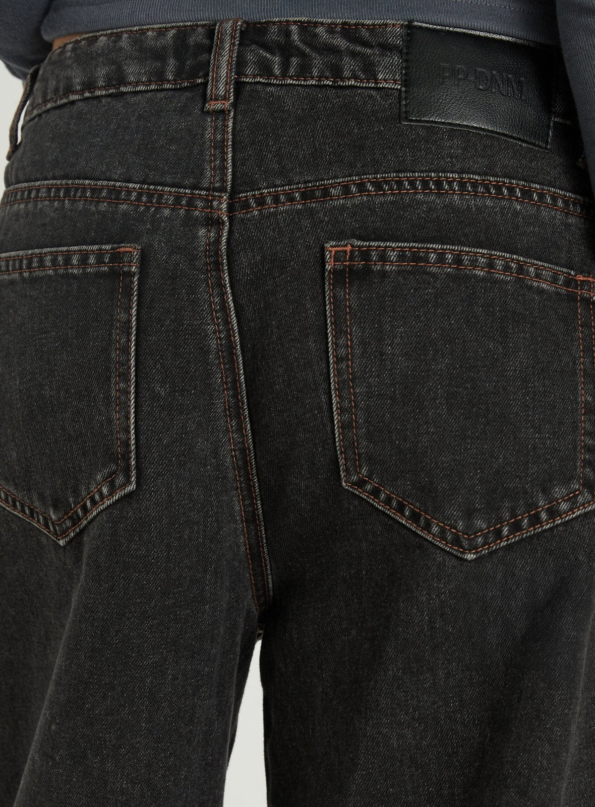 #NOVERA - Shorts Vaqueros Kolumbia Negros Lavados de Tiro Bajo -