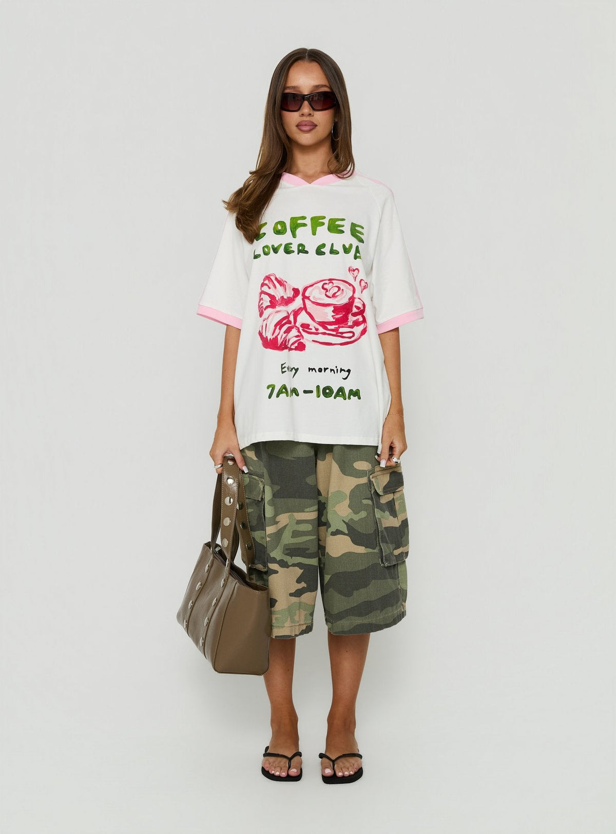 #NOVERA - Camiseta Gala Blanca y Multicolor Oversize Estampada -