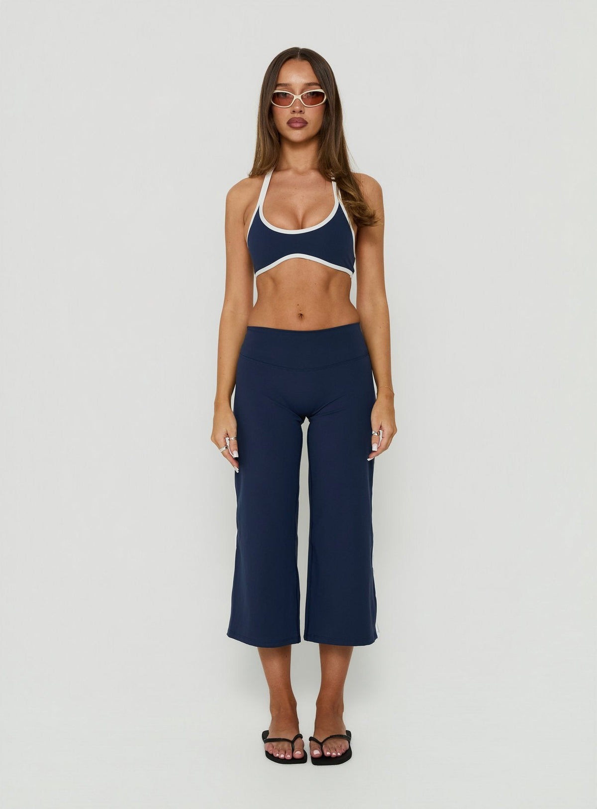 #NOVERA - Crop Top Luma Azul Marino y Blanco Halter -