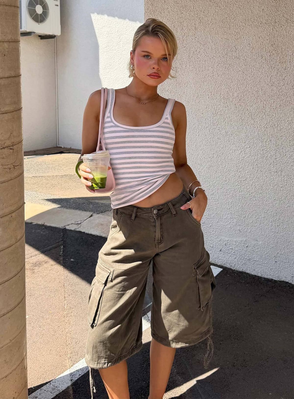 #NOVERA - Shorts Hudsen Caqui Largos Cargo -