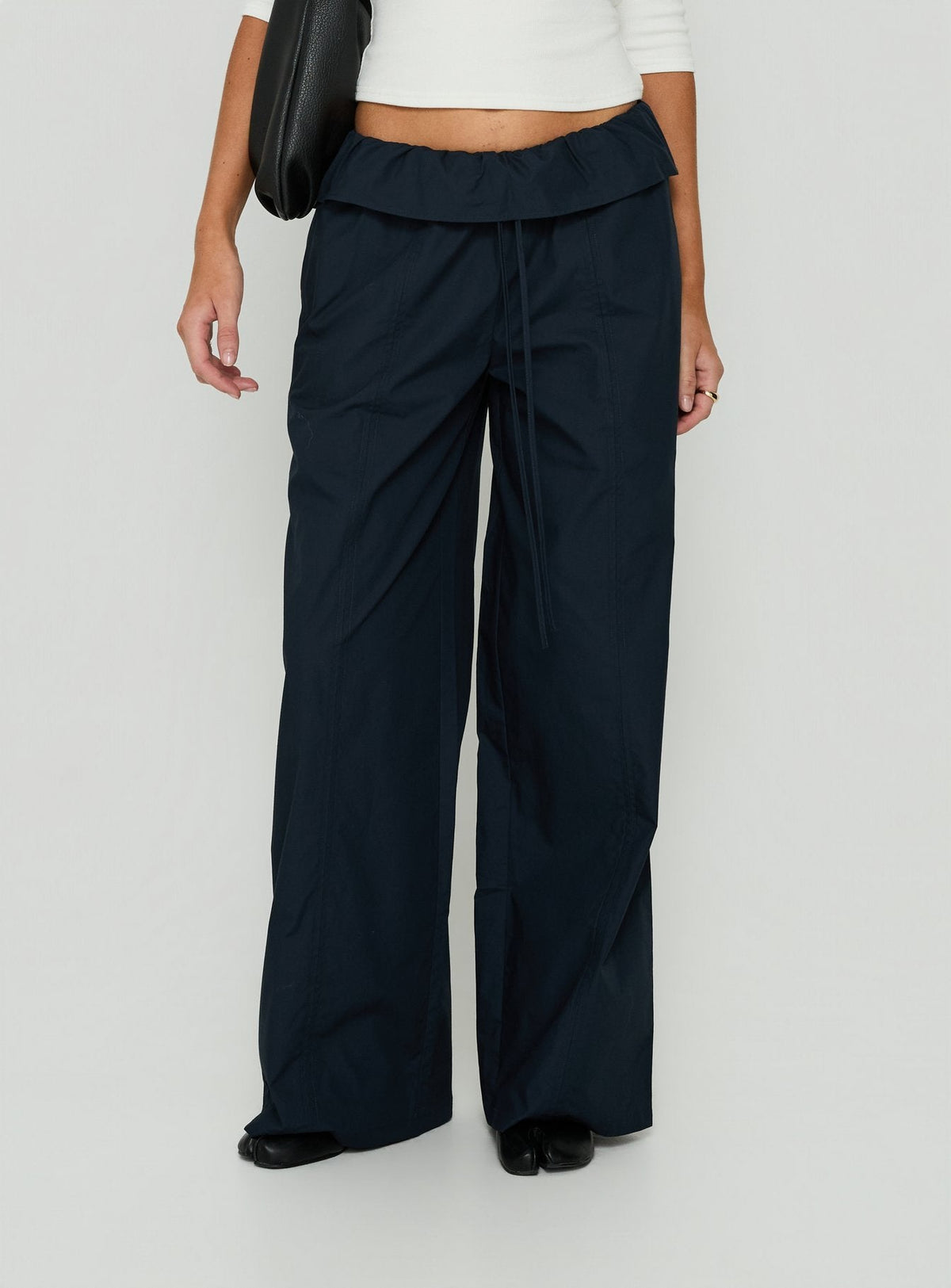 #NOVERA - Pantalón Amaiza Azul Marino con Volantes con Cordón -