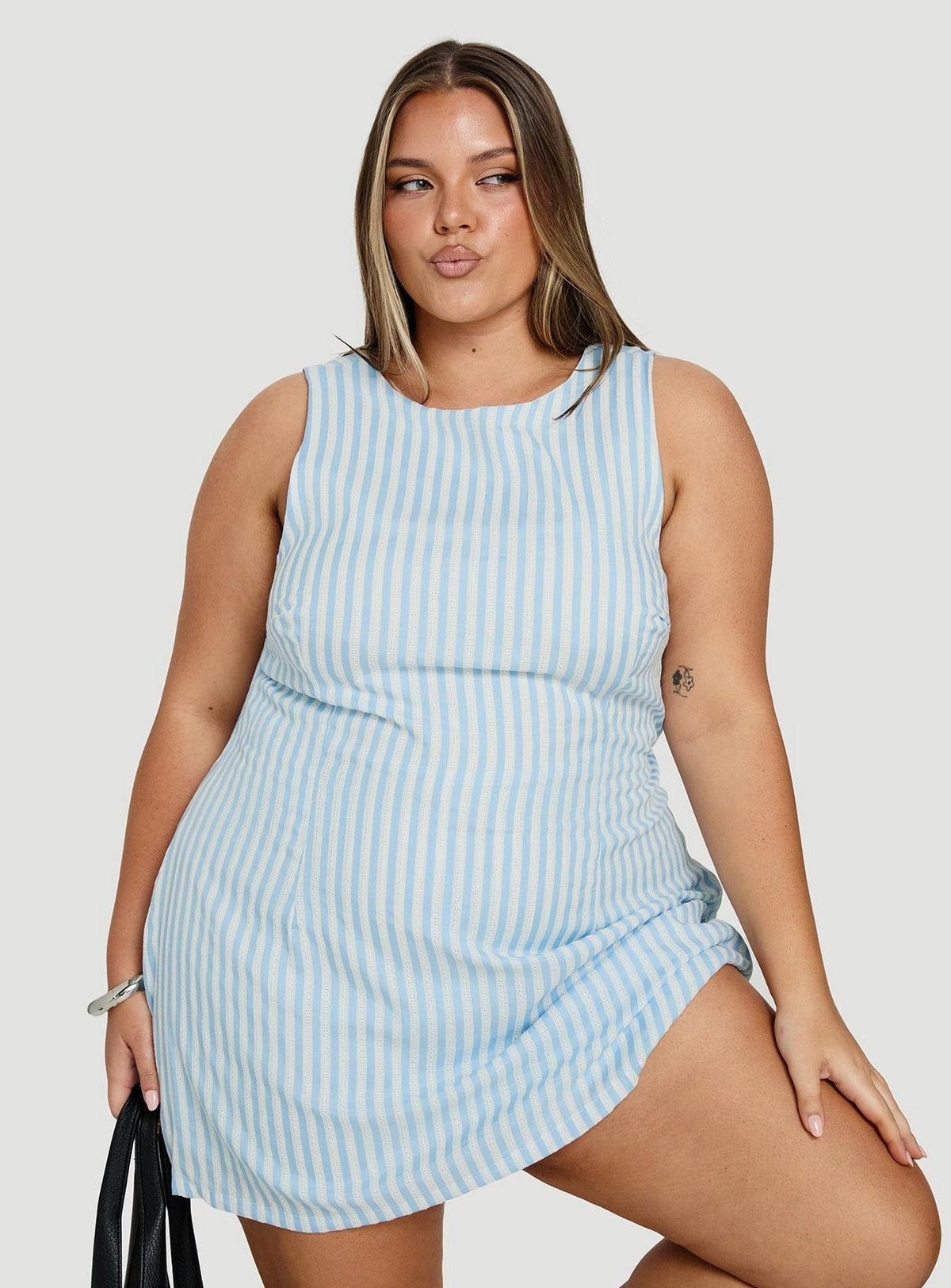#NOVERA - Mono Corto Yumiko Azul de Rayas Talla Grande -