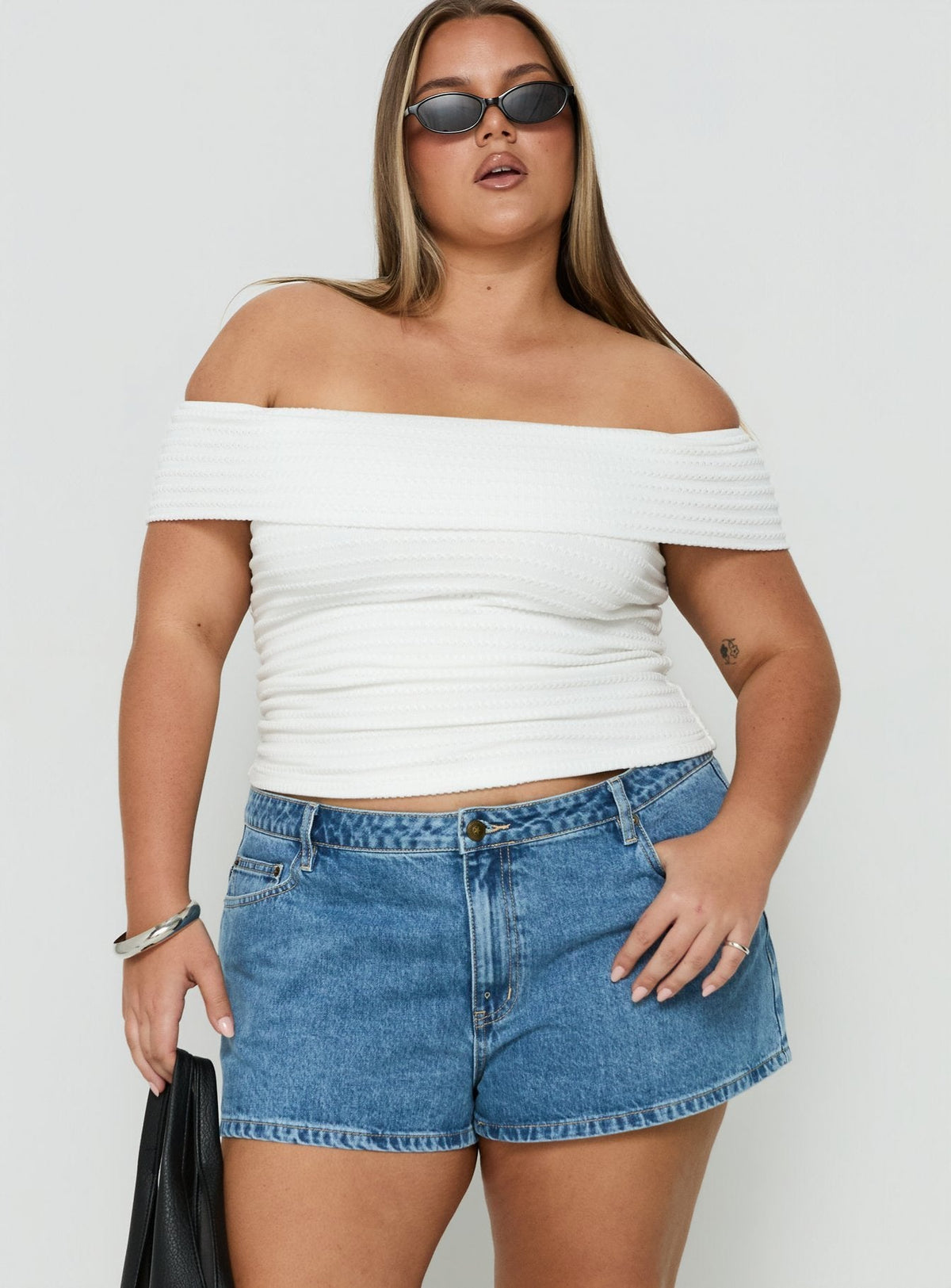 #NOVERA - Shorts Dreamful Azul Medio Lavado de Tiro Bajo Denim Talla Grande -