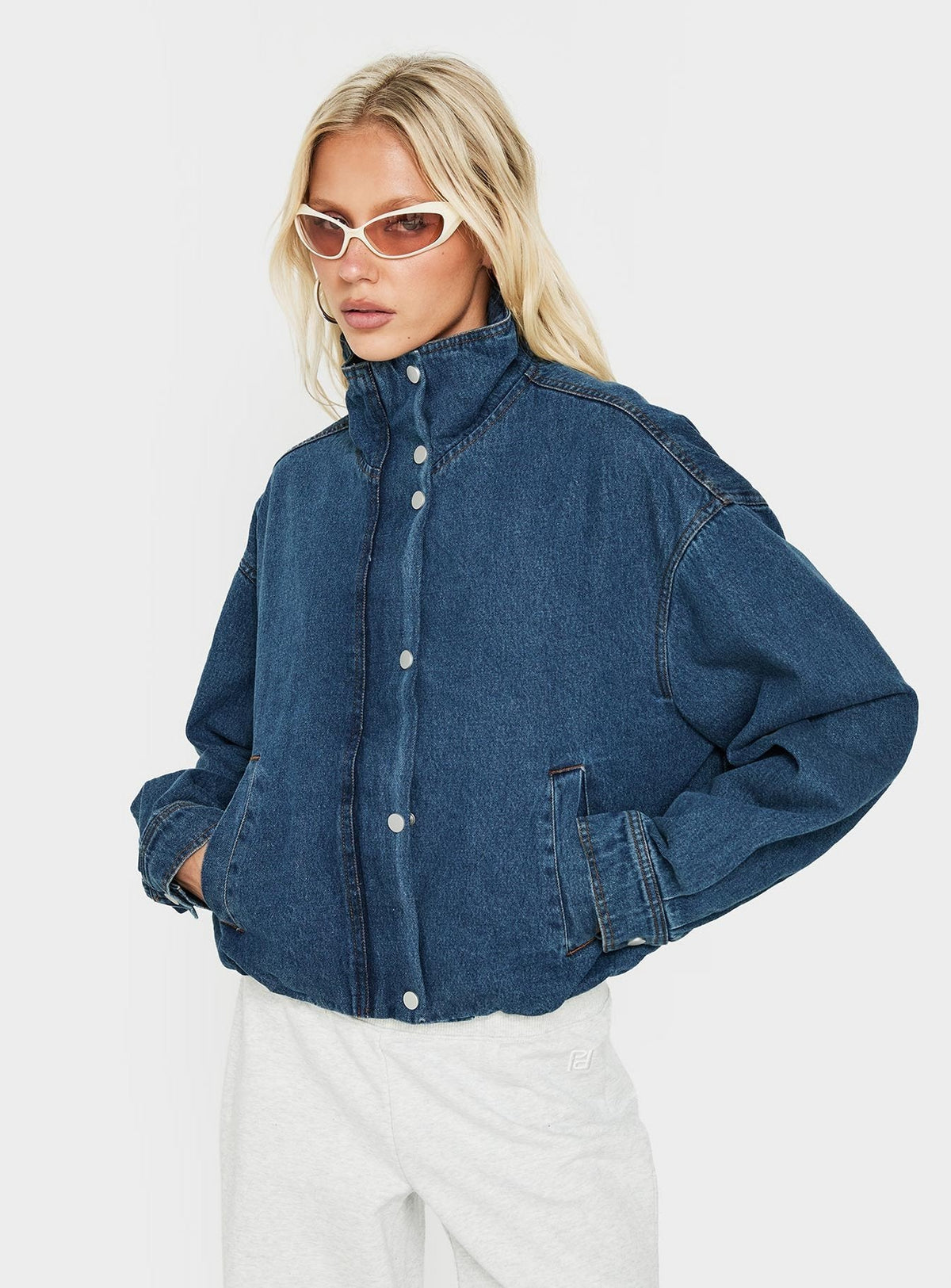 #NOVERA - Chaqueta Soja Azul Medio Lavado Denim de Cuello Alto -