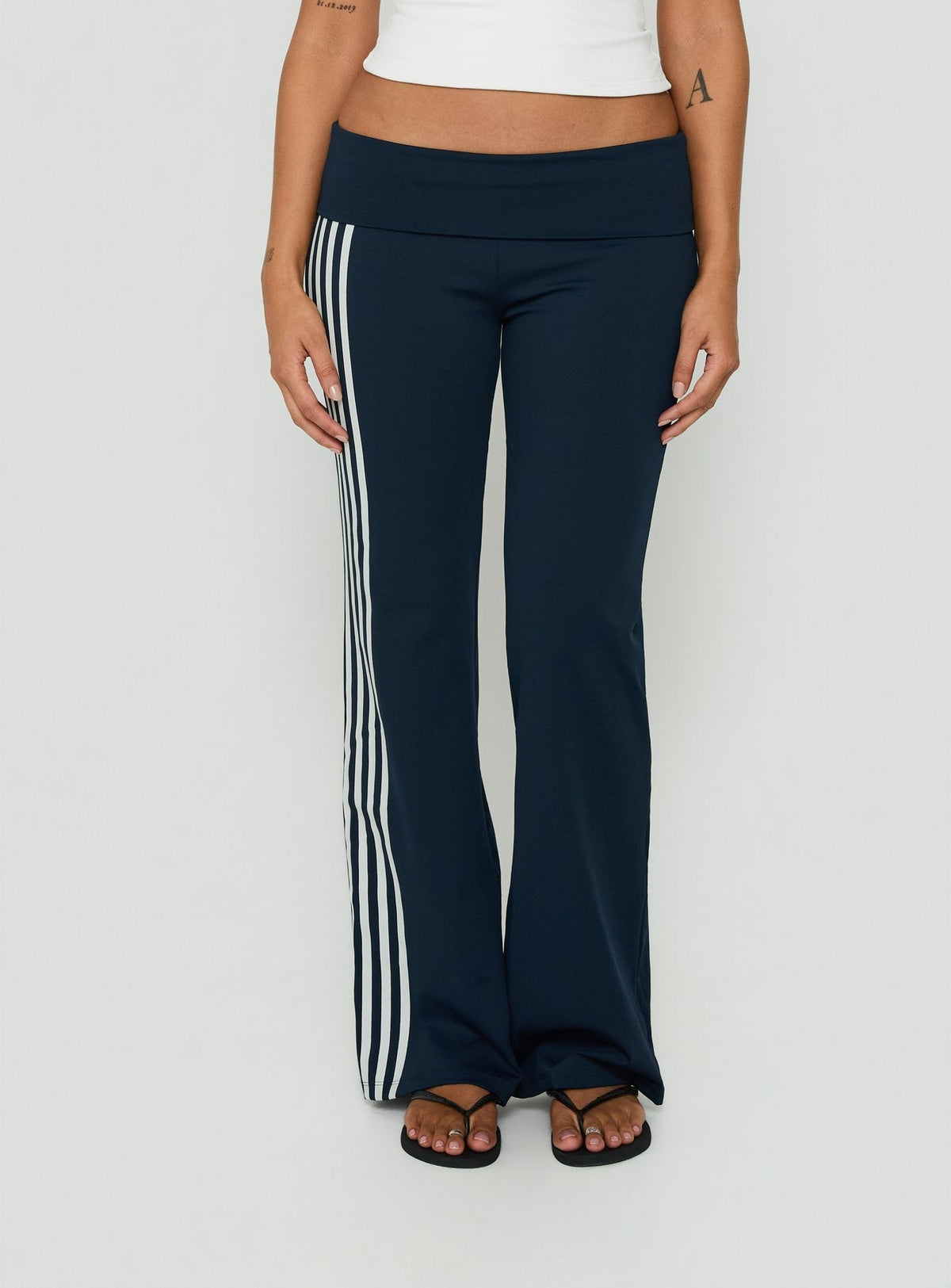 #NOVERA - Pantalón Zoe Azul Marino de Rayas de Pierna Recta -