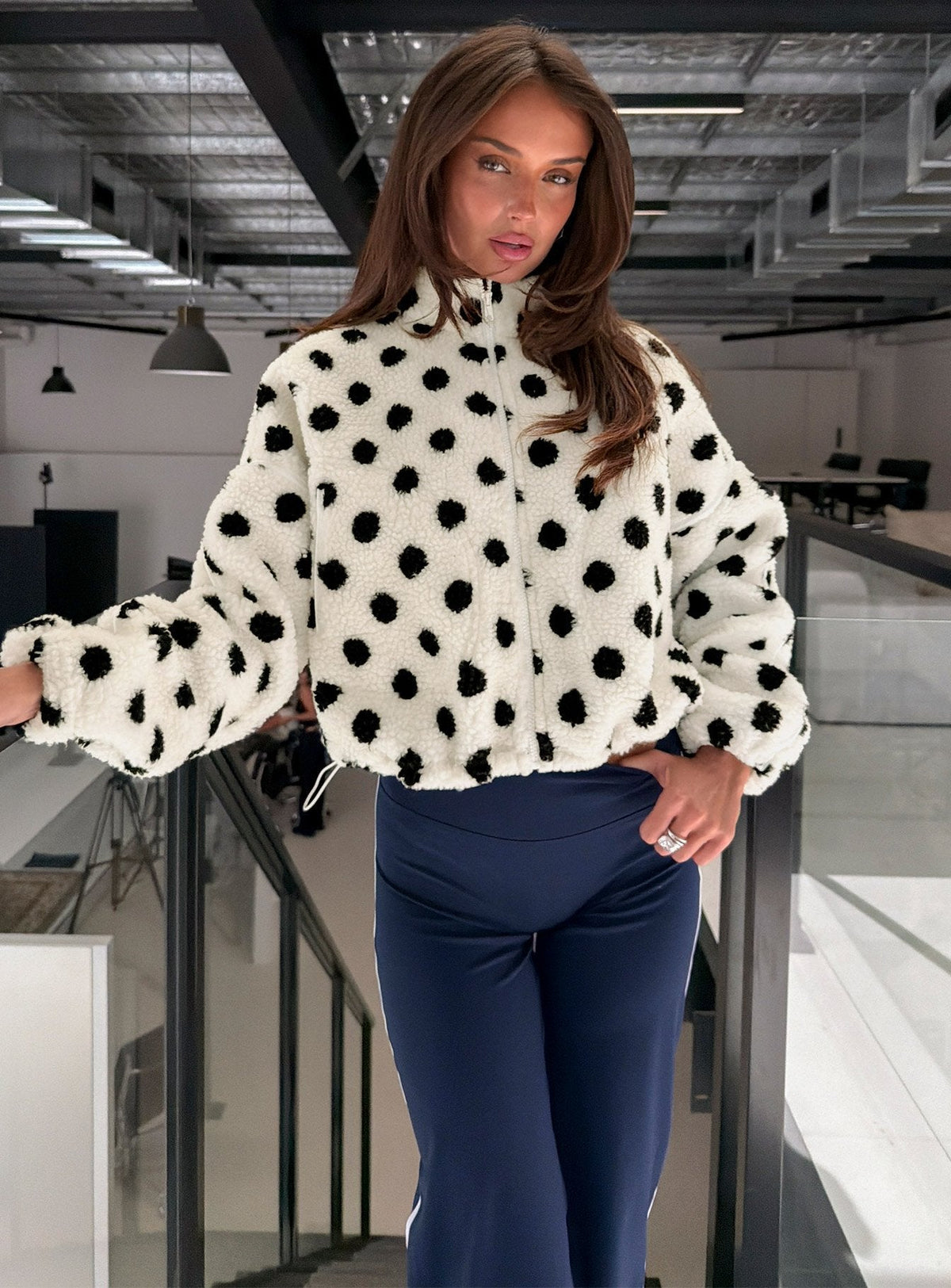 #NOVERA - Chaqueta Sammee Polar Blanca de Lunares Polar con Cremallera -