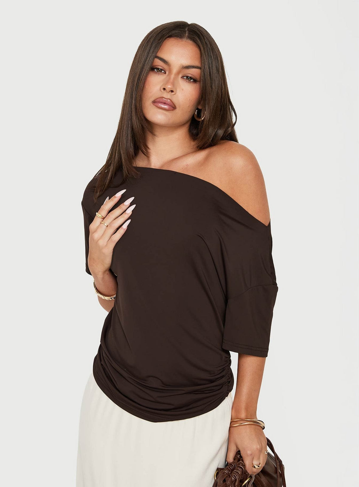 #NOVERA - Camiseta Wildlands Chocolate con Hombros Descubiertos -