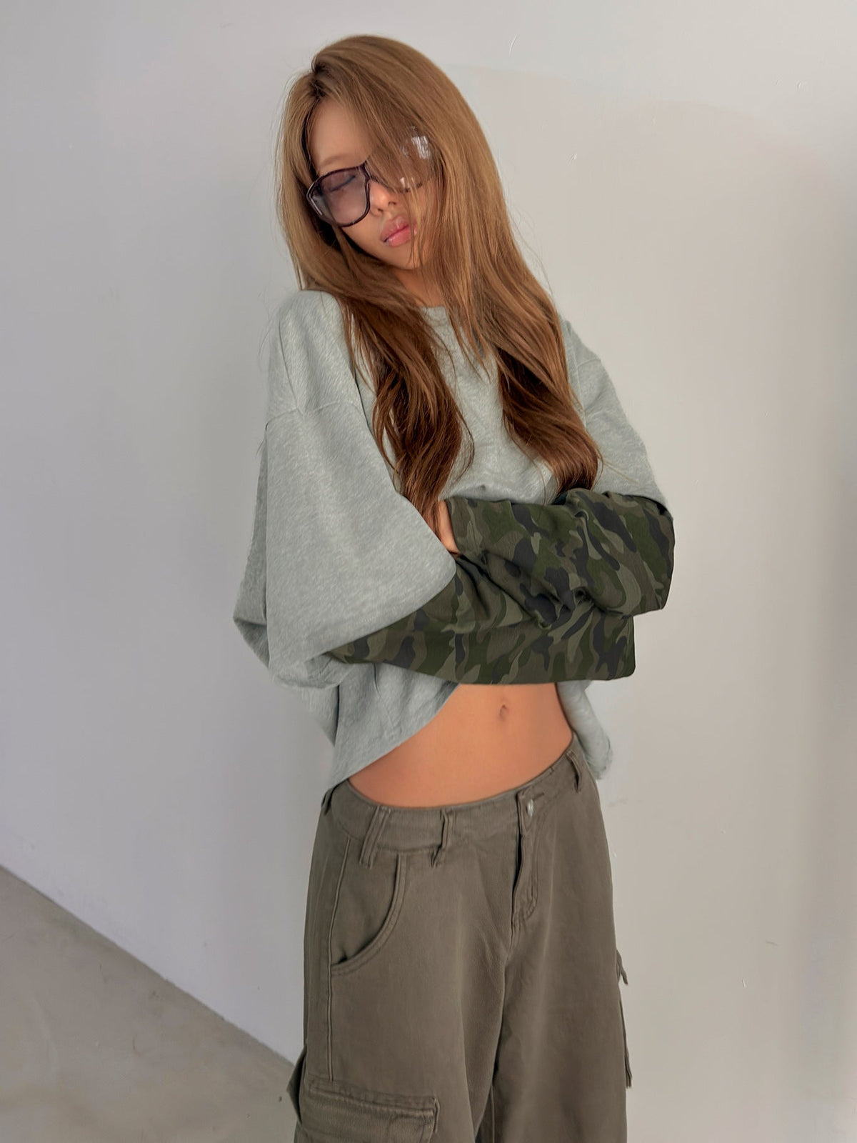 #NOVERA - Top Ryann Gris y Camuflaje de Manga Larga de Capas -