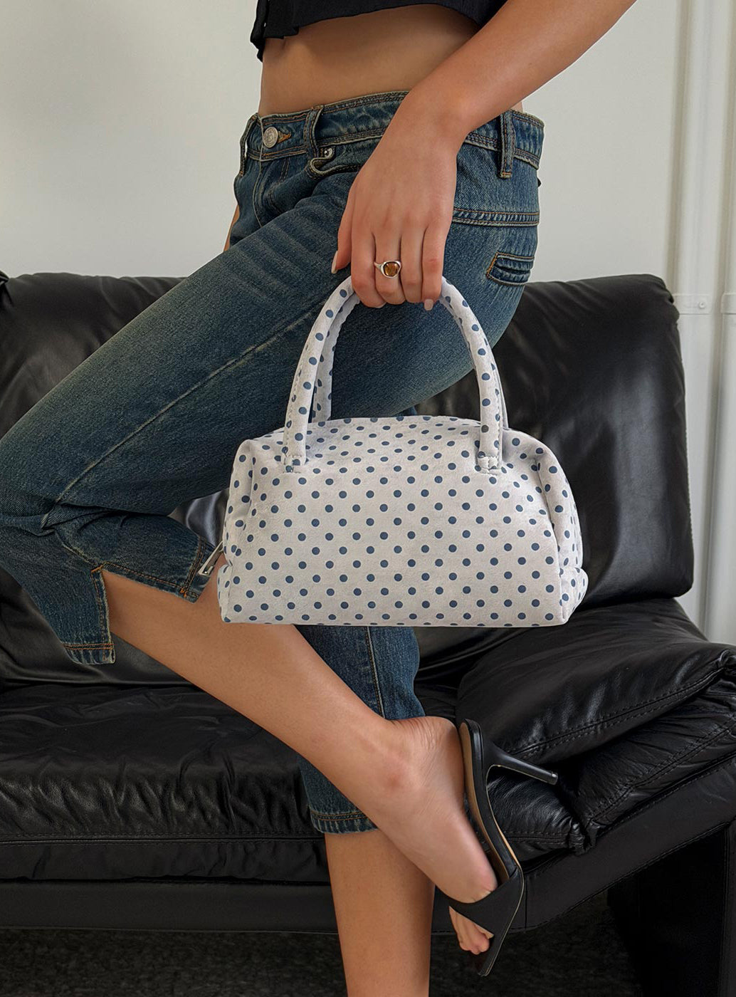 #NOVERA - Bolso Luellah Blanco y Gris de Lunares de Ante Sintético -