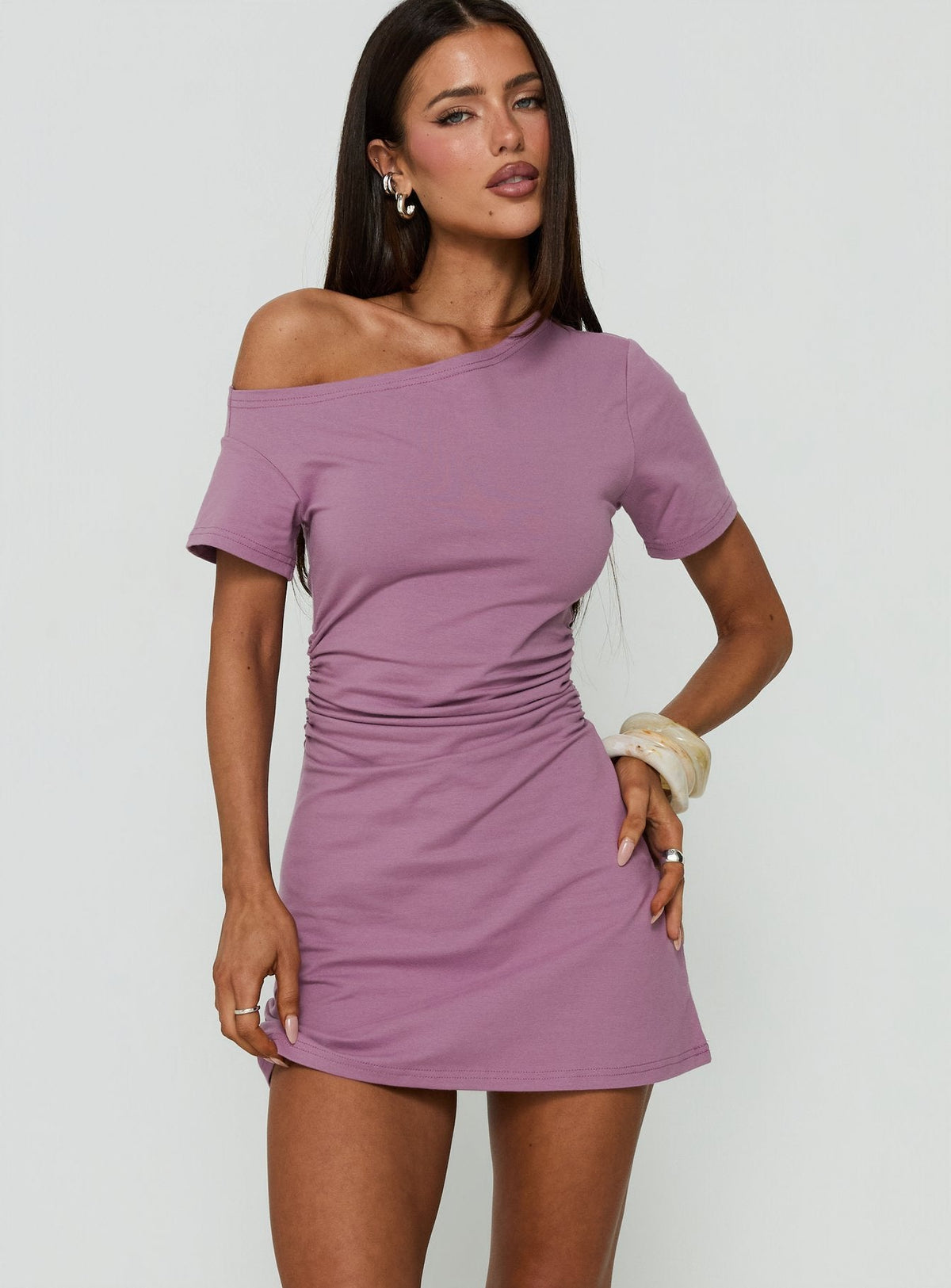 #NOVERA - Vestido Mini Avriana Morado con Hombros Descubiertos -