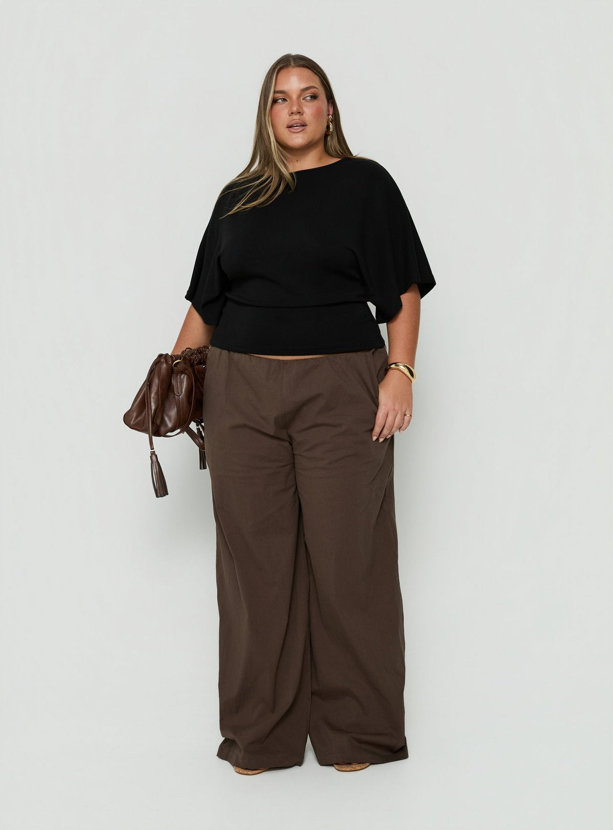 #NOVERA - Top Arazia Negro Ajustado de Manga Corta Talla Grande -