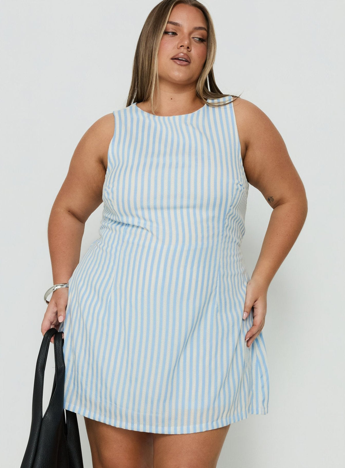 #NOVERA - Mono Corto Yumiko Azul de Rayas Talla Grande -