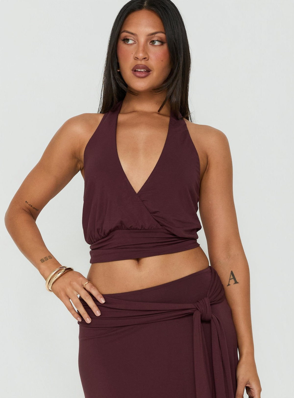 #NOVERA - Top Arabele Ciruela Negro Halter Cruzado -
