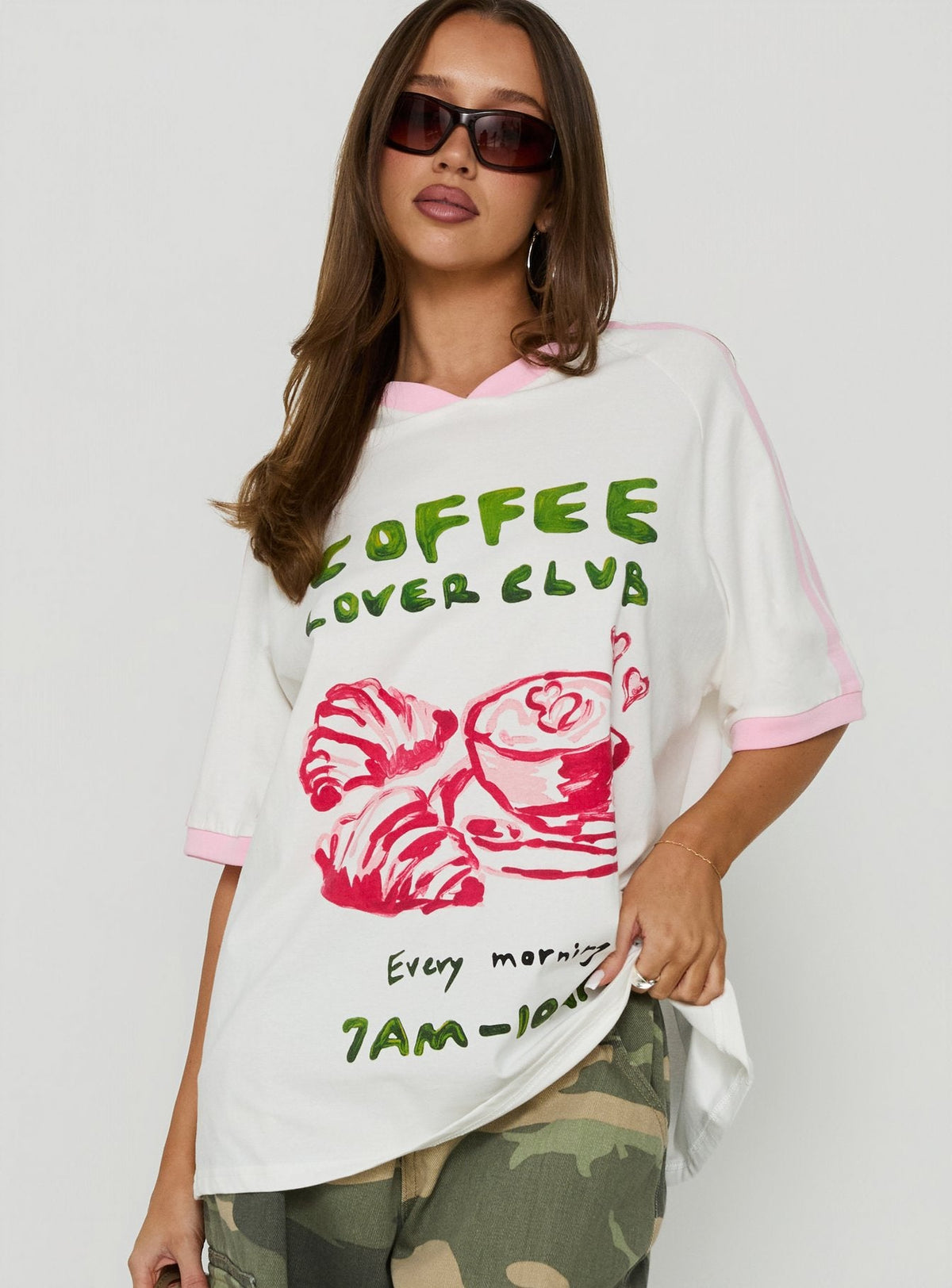 #NOVERA - Camiseta Gala Blanca y Multicolor Oversize Estampada -