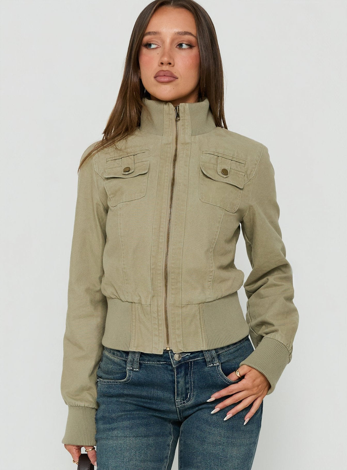 #NOVERA - Chaqueta Marykate Caqui de Cuello Alto Ajustada -