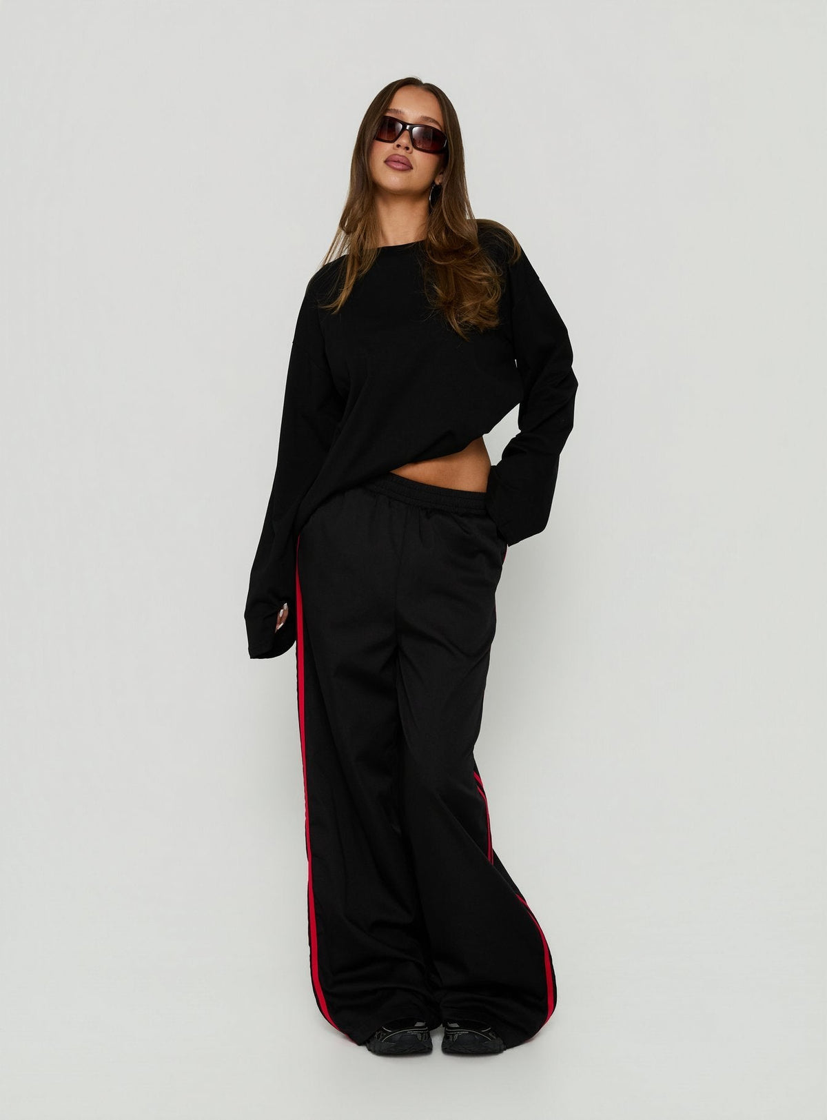 #NOVERA - Pantalón de Chándal Asturias Negro y Rojo -