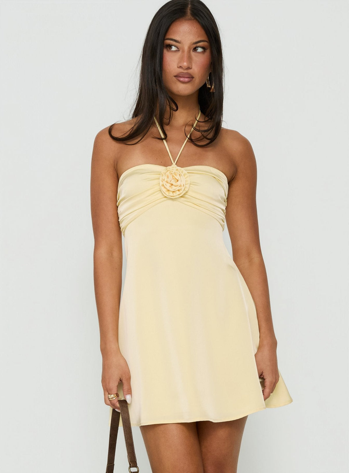 #NOVERA - Vestido Mini Analise Amarillo de Satén Halter -