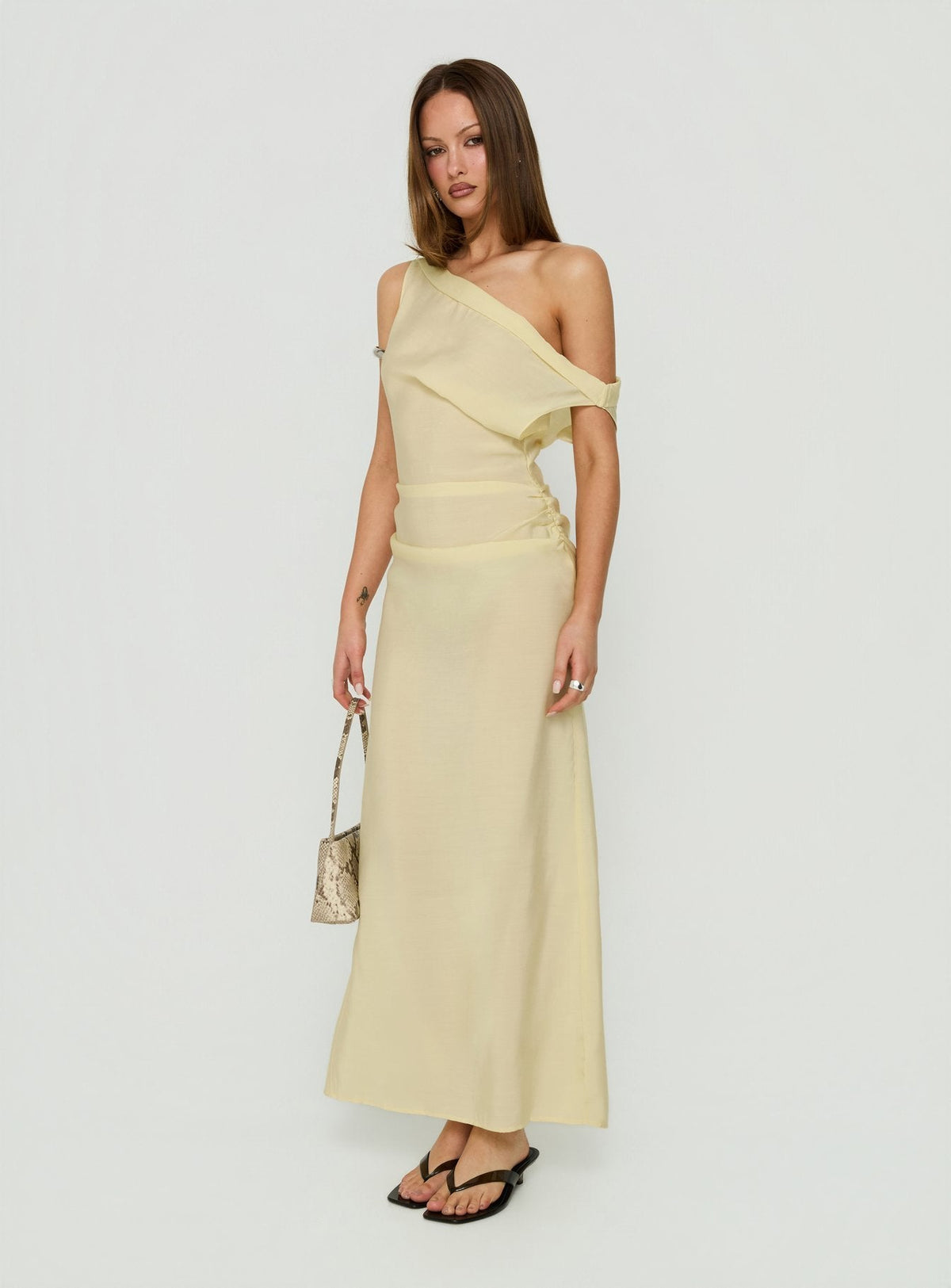 #NOVERA - Vestido Largo Garraf Amarillo con Hombros Descubiertos -