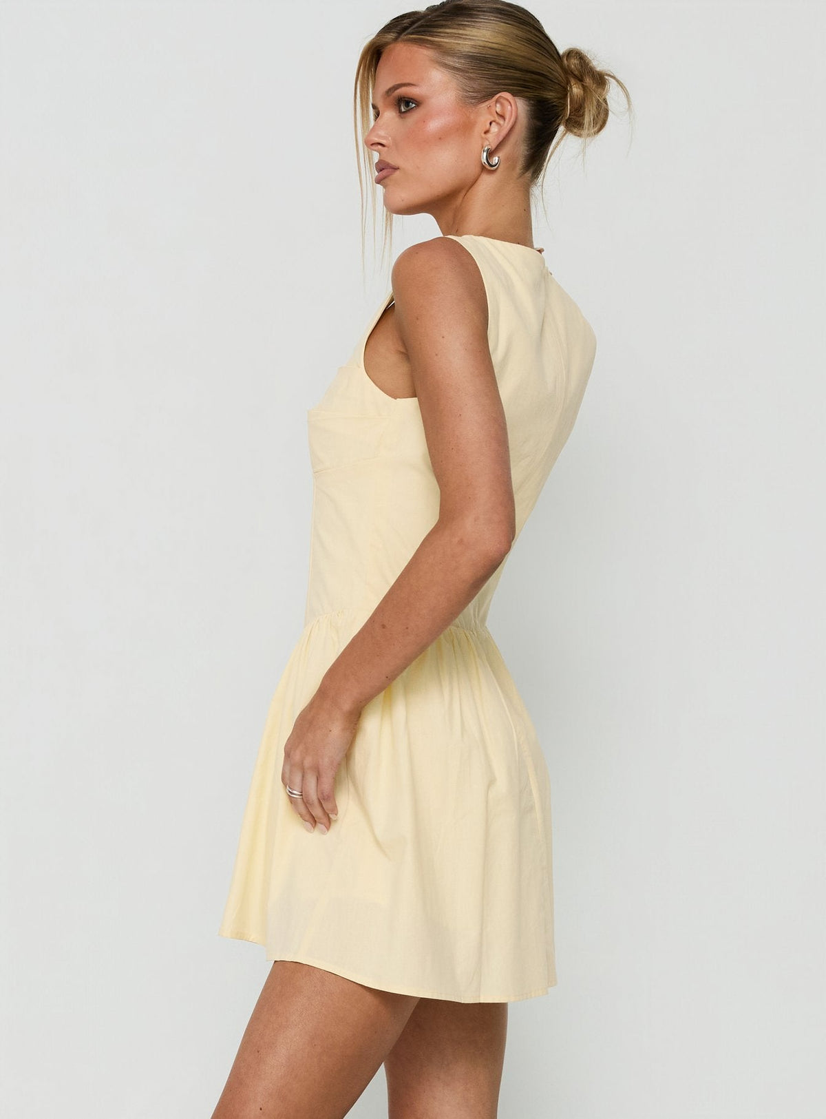 #NOVERA - Mono Corto Ettalie Amarillo Mantequilla Ajustado -