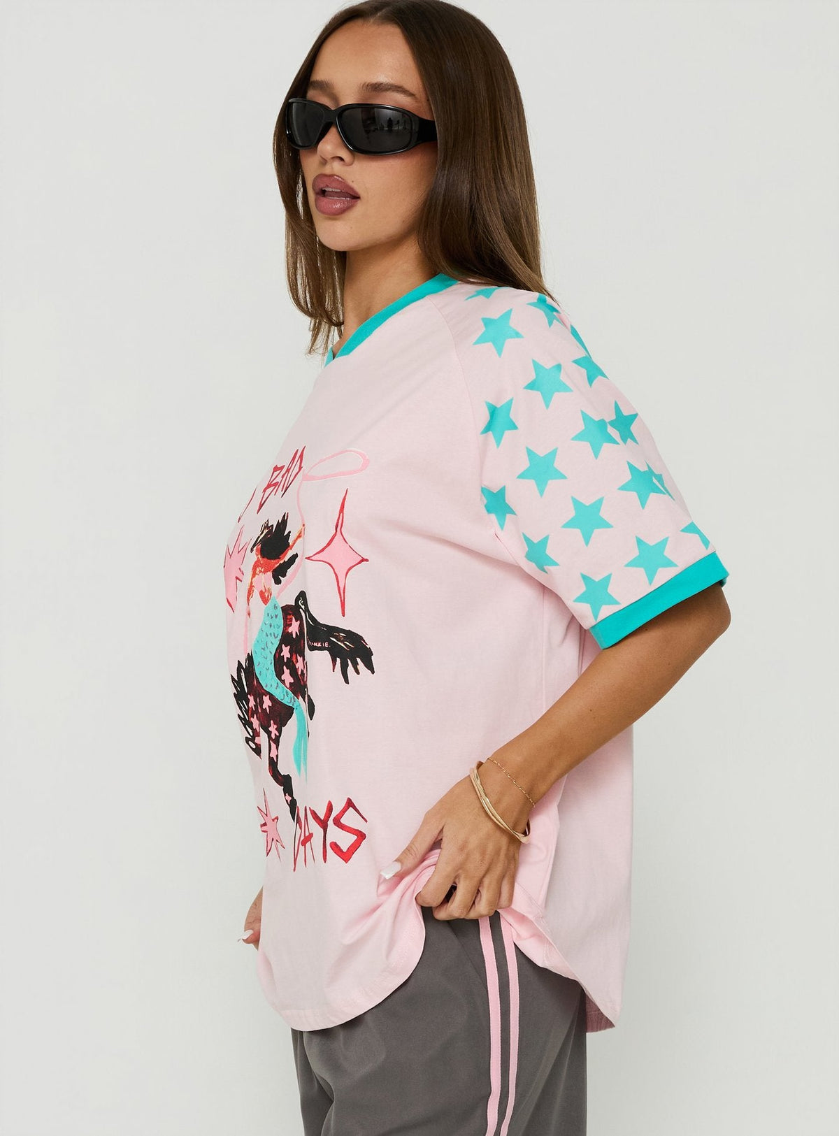 #NOVERA - Camiseta No Rosa y Multicolor Oversize Estampada -