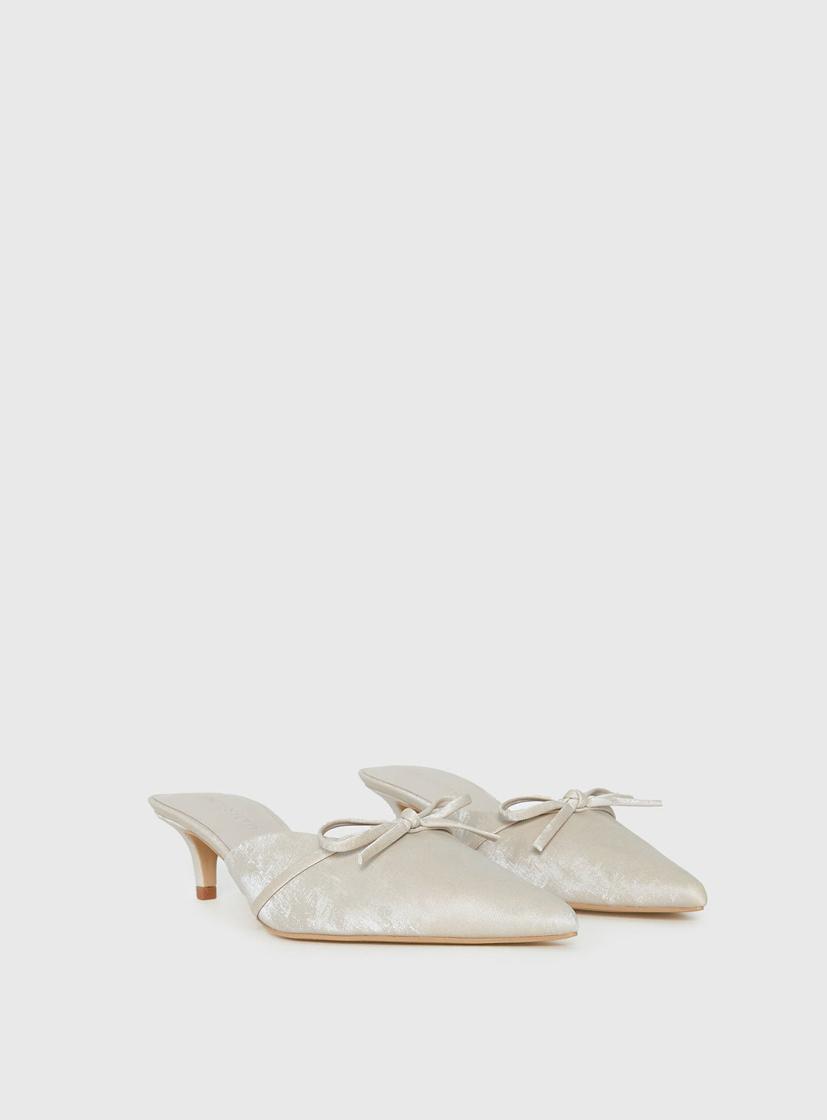 #NOVERA - Tacones Zamora Beige de Punta de Ante Sintético -