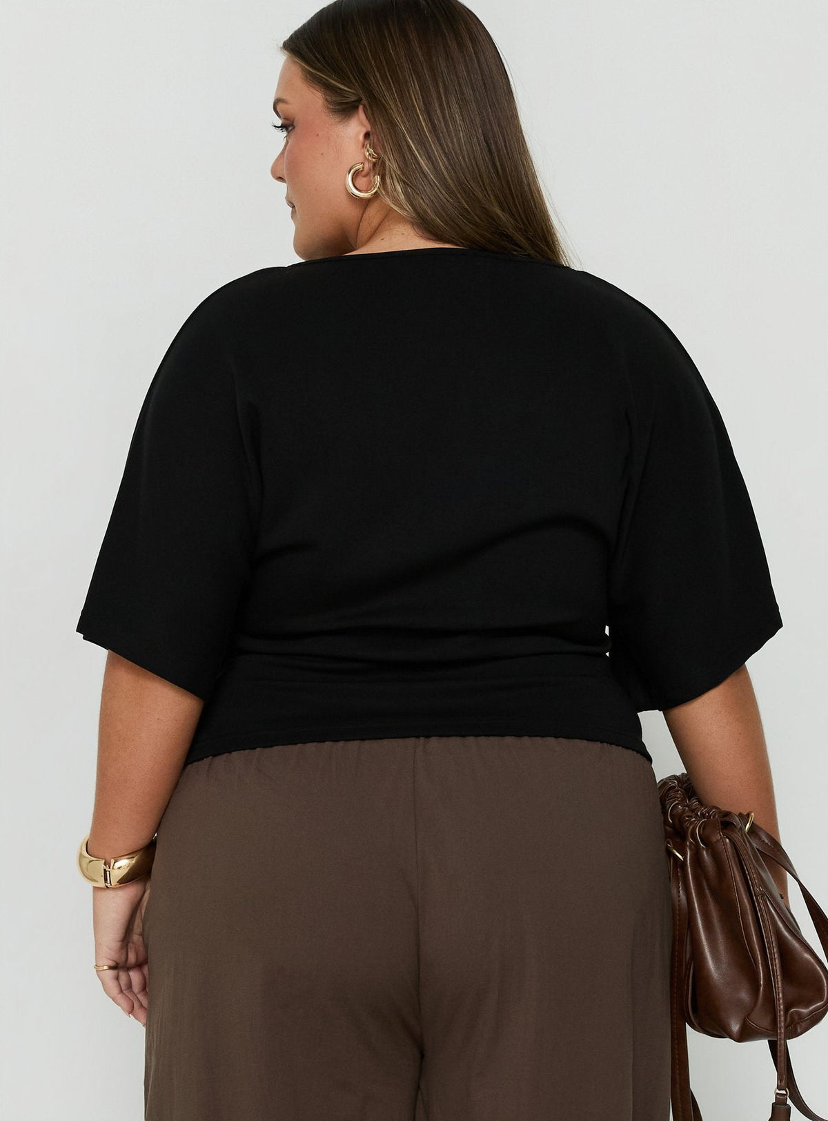 #NOVERA - Top Arazia Negro Ajustado de Manga Corta Talla Grande -