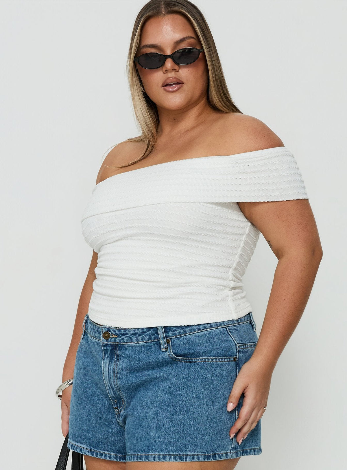 #NOVERA - Top Ausha Blanco de Rayas con Hombros Descubiertos Talla Grande -