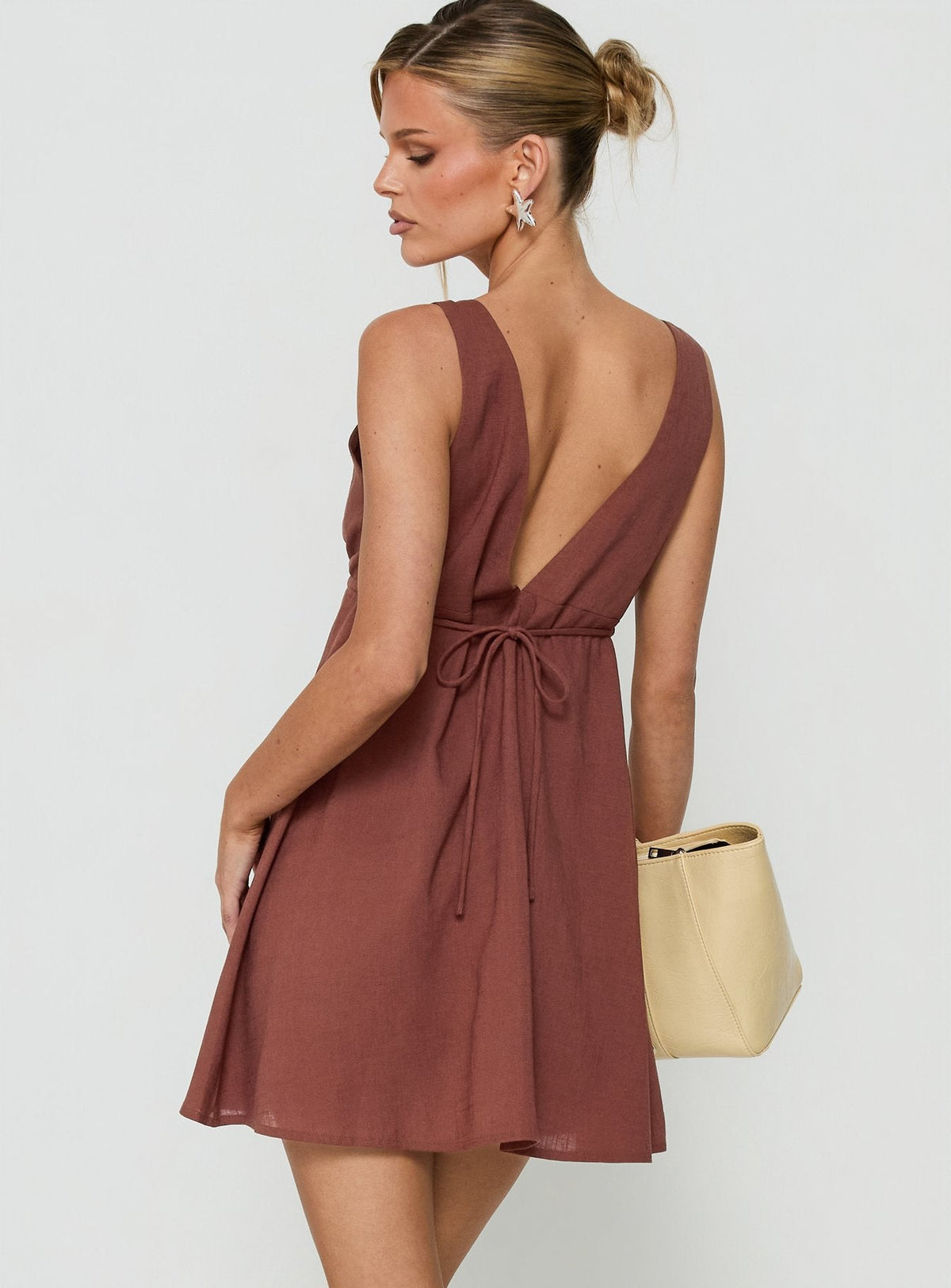 #NOVERA - Vestido Mini Giyah Marrón -