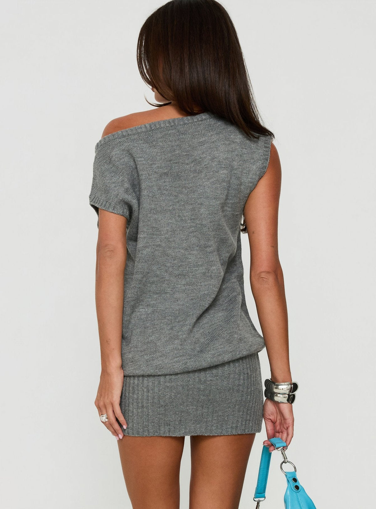 #NOVERA - Vestido Mini Ellisonn Gris con Hombros Descubiertos -