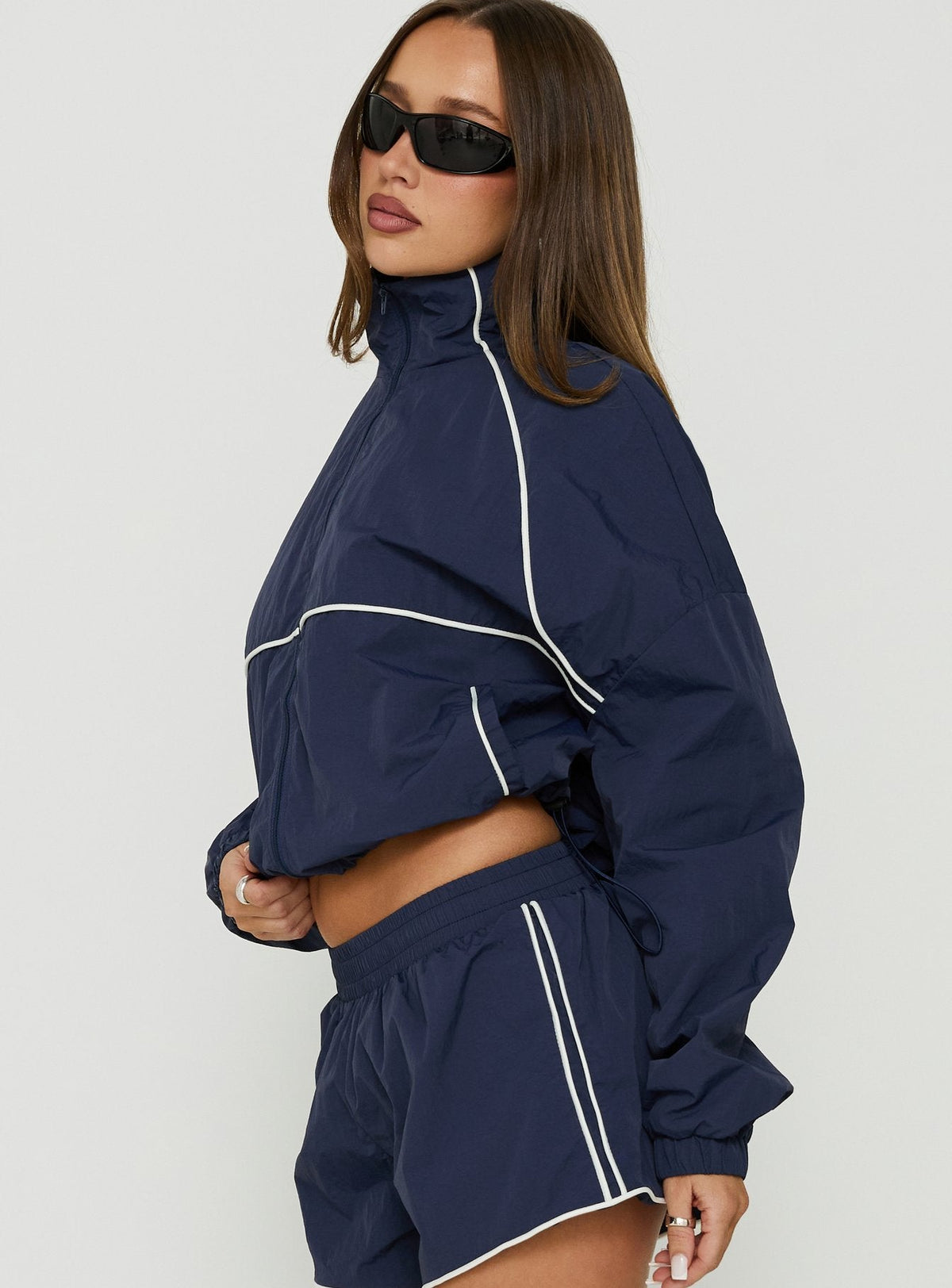 #NOVERA - Chaqueta Shayyla Azul Marino y Blanca de Cuello Alto -