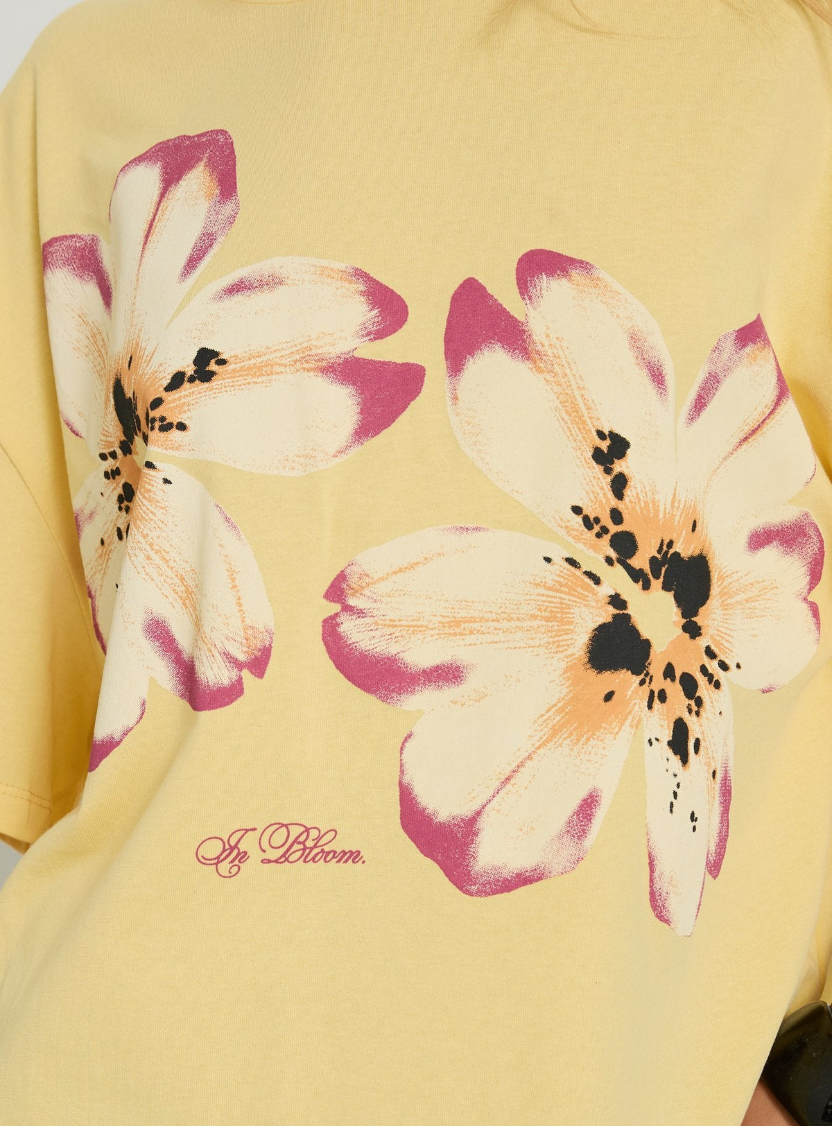 #NOVERA - Camiseta Zulema Amarilla Lavada Oversize Estampada -