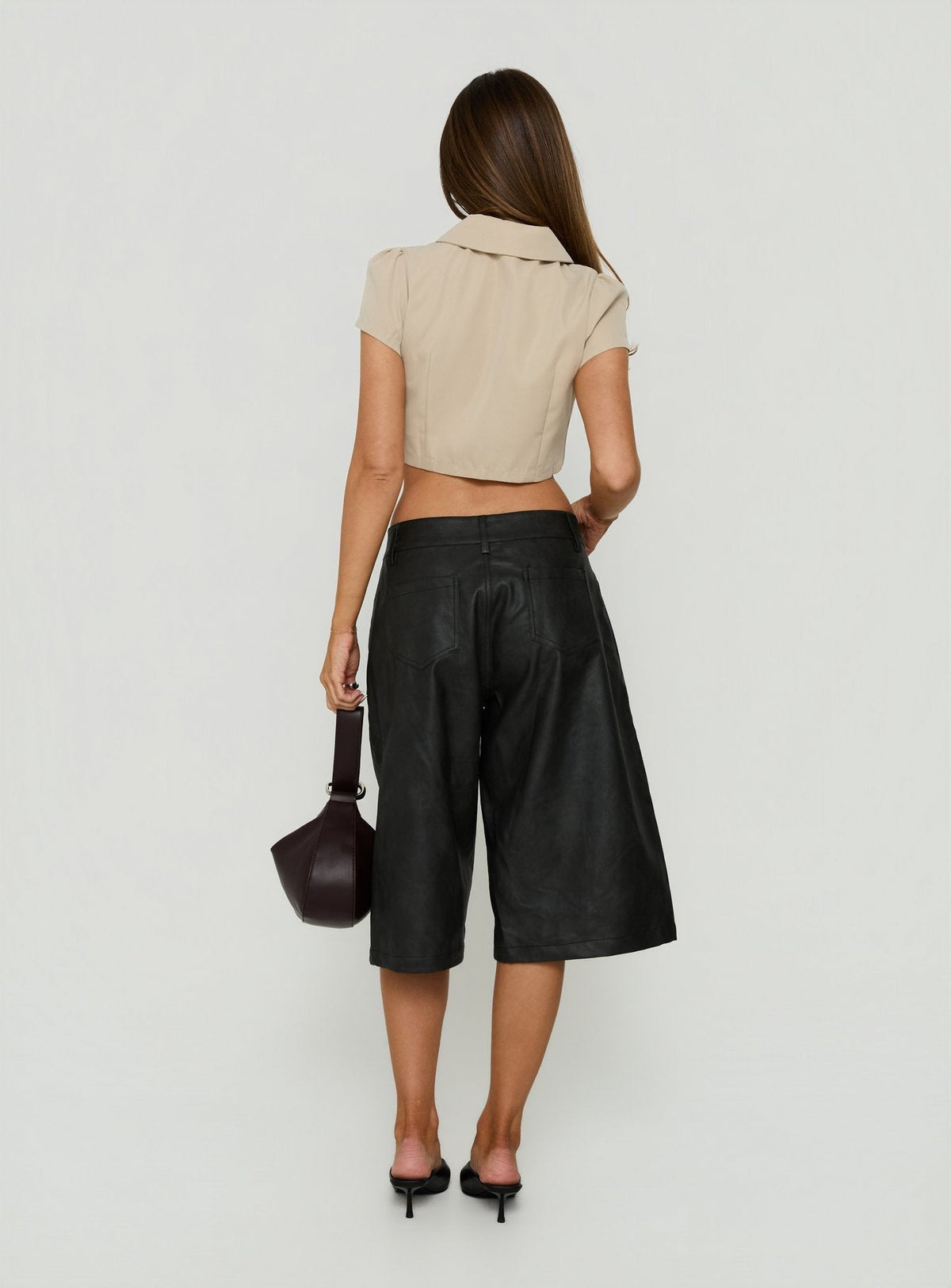#NOVERA - Shorts Paula Negros Efecto Piel Largos -
