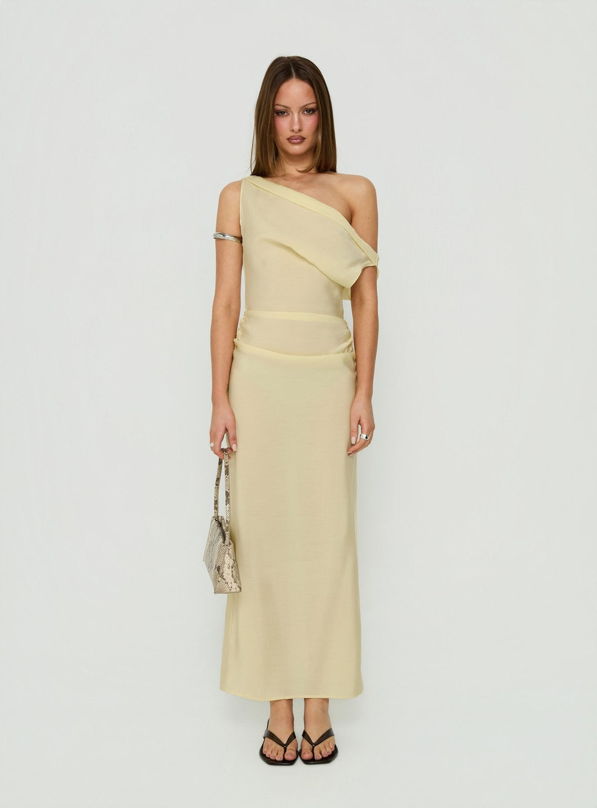 #NOVERA - Vestido Largo Garraf Amarillo con Hombros Descubiertos -
