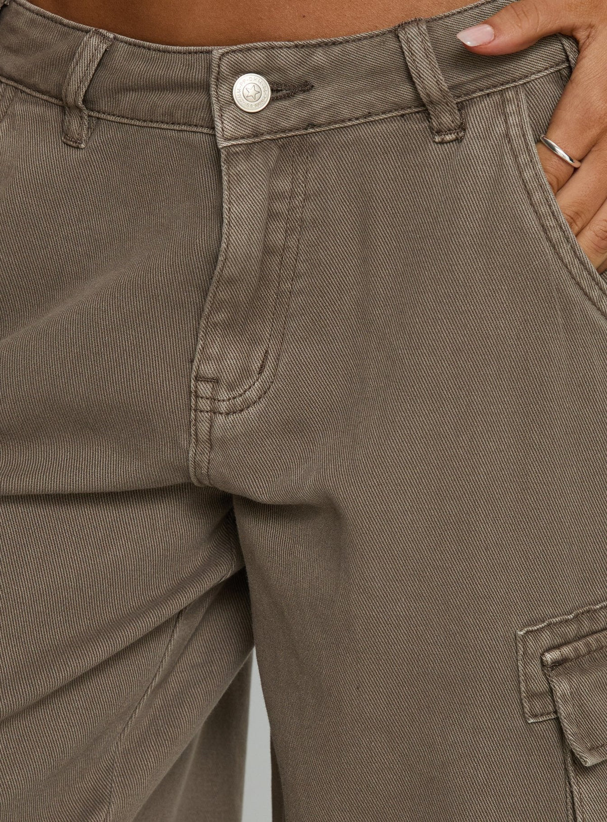 #NOVERA - Shorts Hudsen Caqui Largos Cargo -