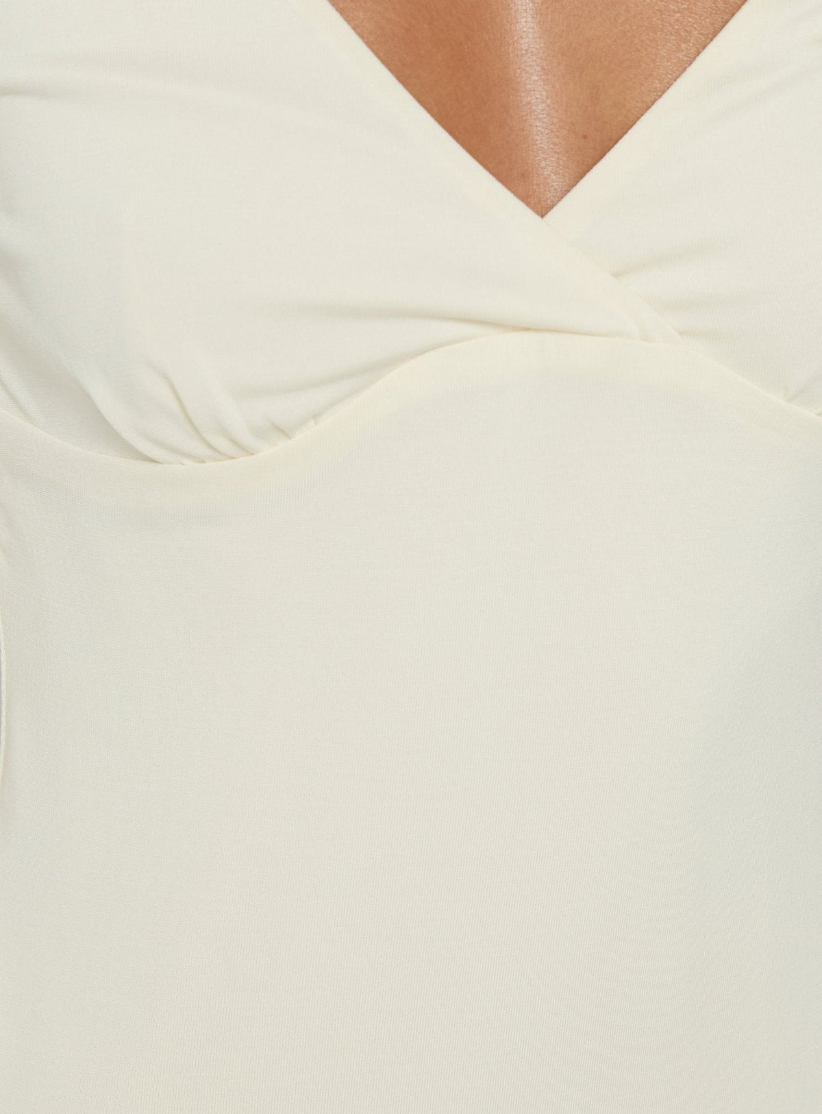 #NOVERA - Vestido Mini Kelia Crema de Manga 3/4 con Cuello en V -