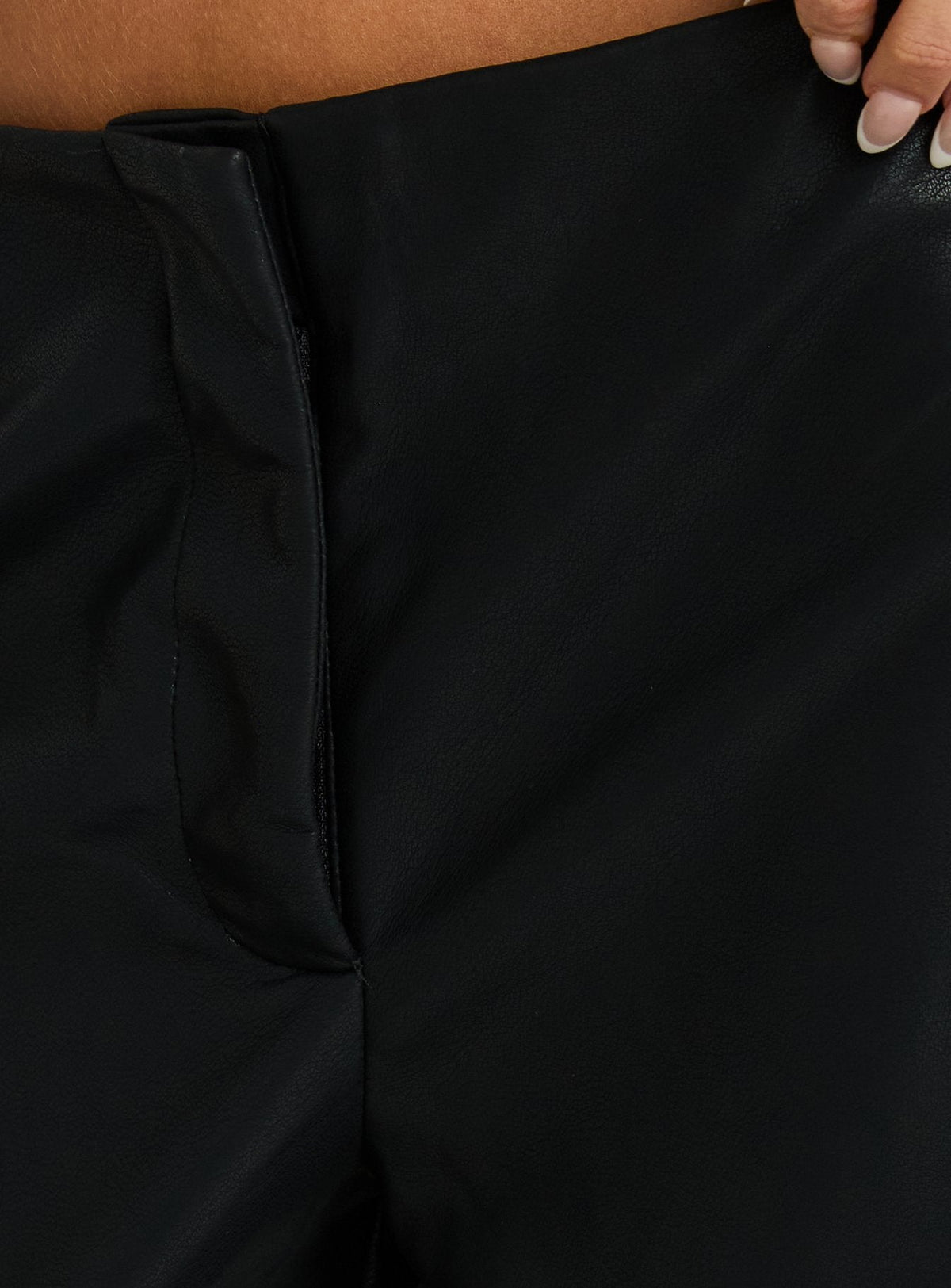 #NOVERA - Pantalón Agazia Negro Lavado Efecto Piel de Tiro Bajo -