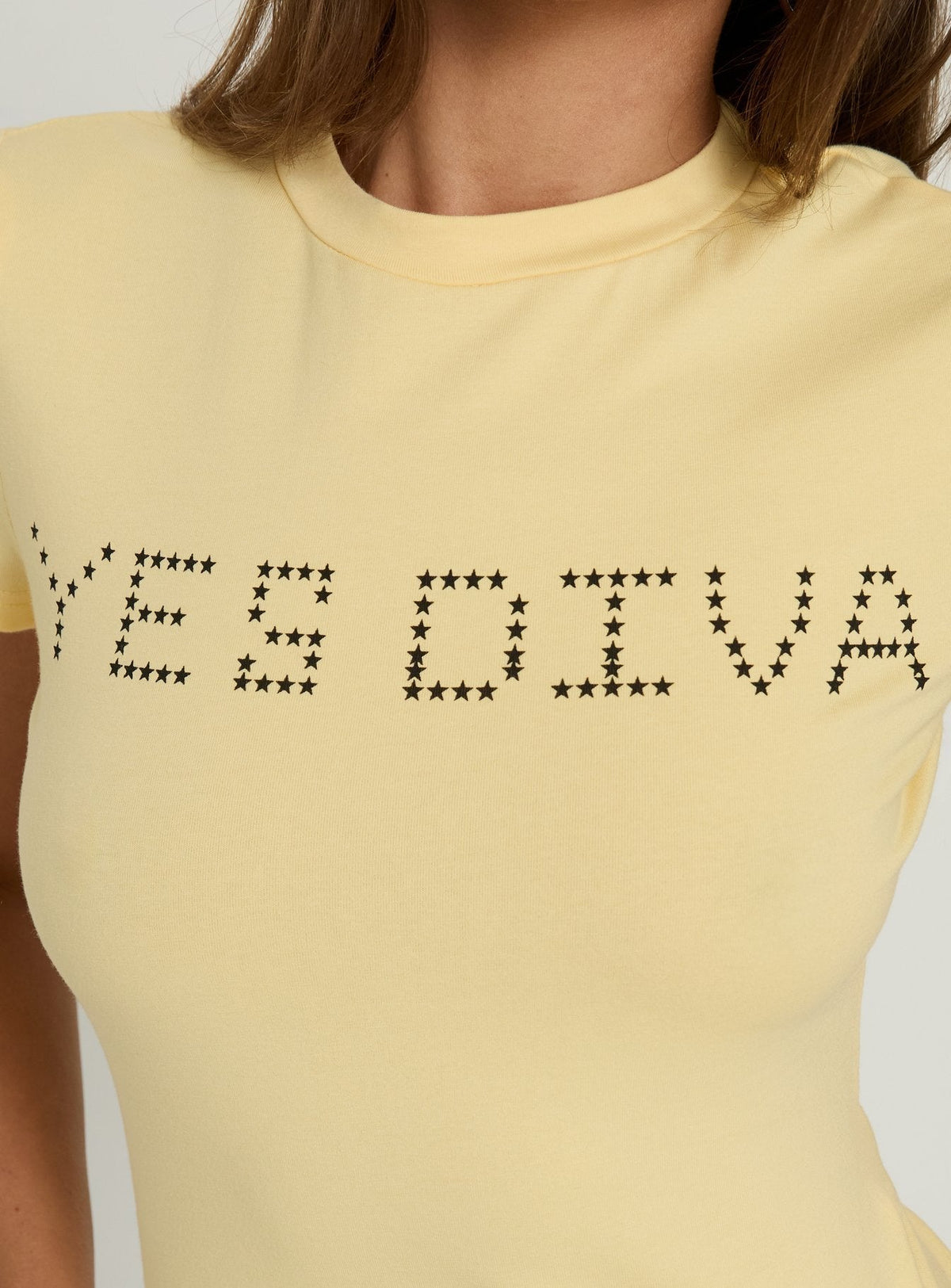 #NOVERA - Camiseta Diva Amarilla Estampada -