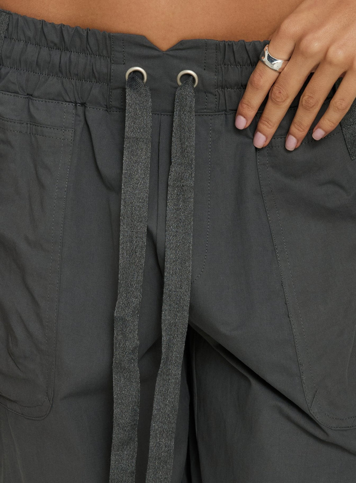 #NOVERA - Pantalón Margarita Gris Antracita Cargo -