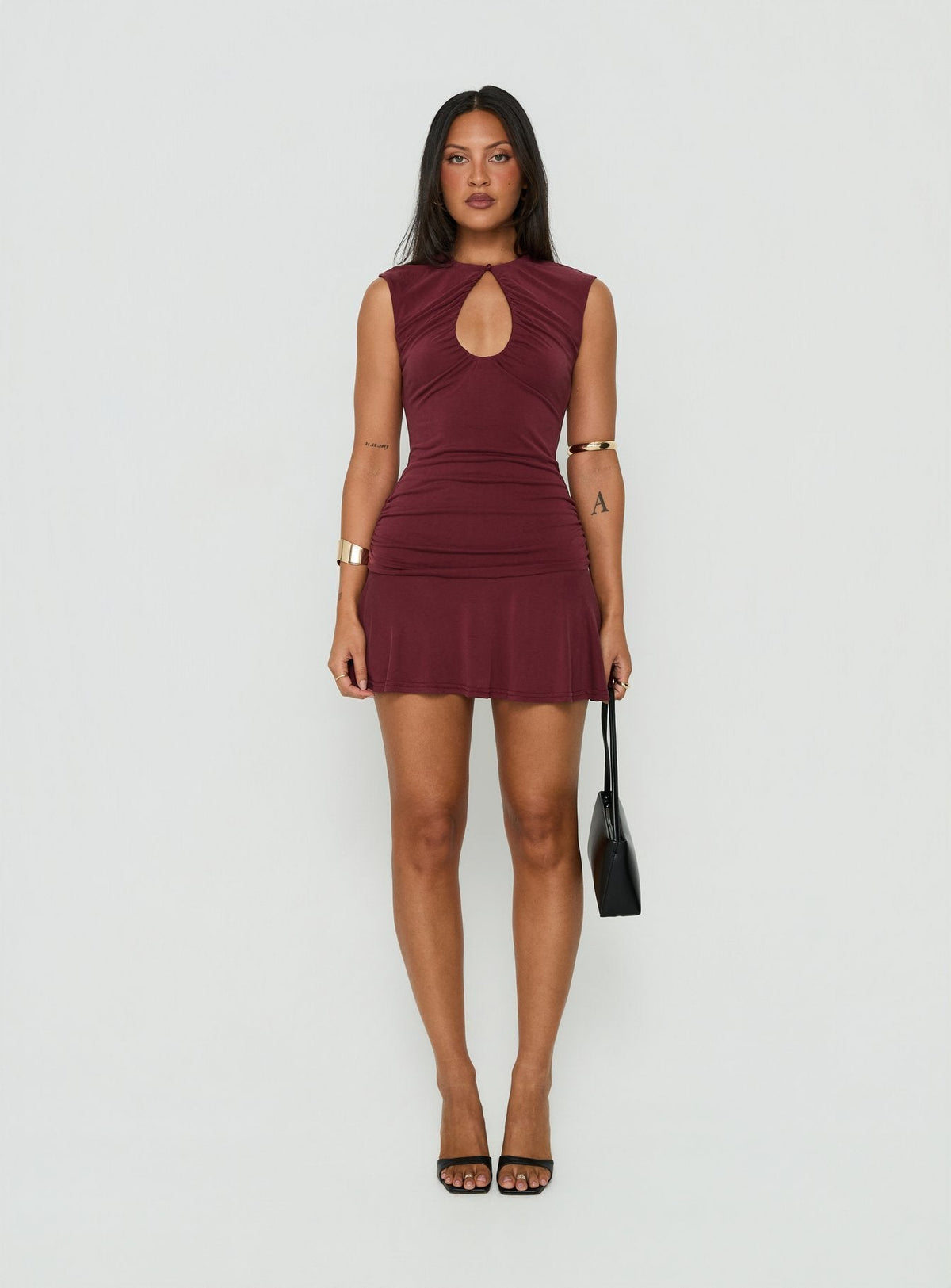 #NOVERA - Vestido Mini Karmica Ciruela con Abertura Fruncido -