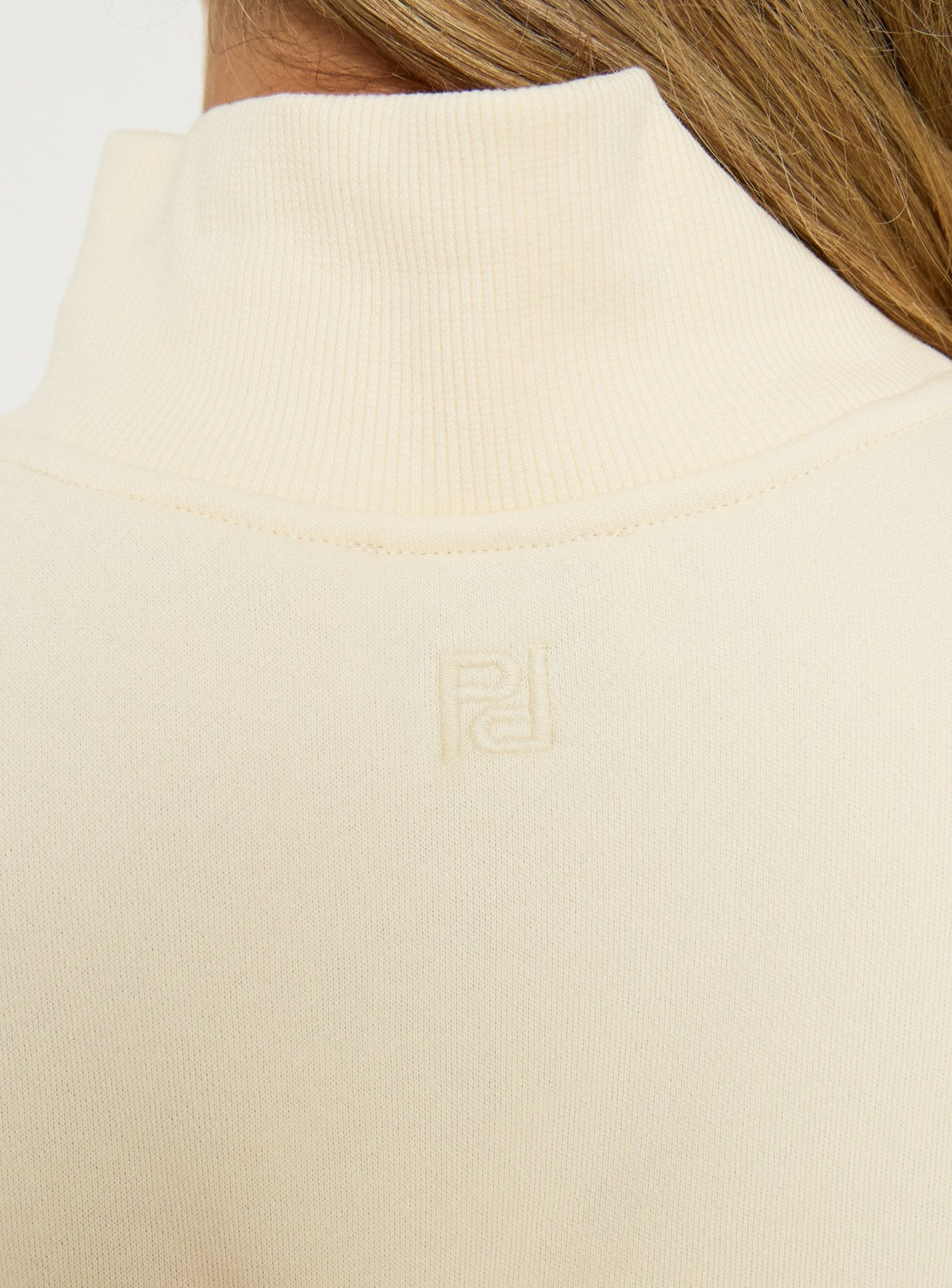 #NOVERA - Jersey Anyya Crema de Cuello Alto de Cuello Redondo -