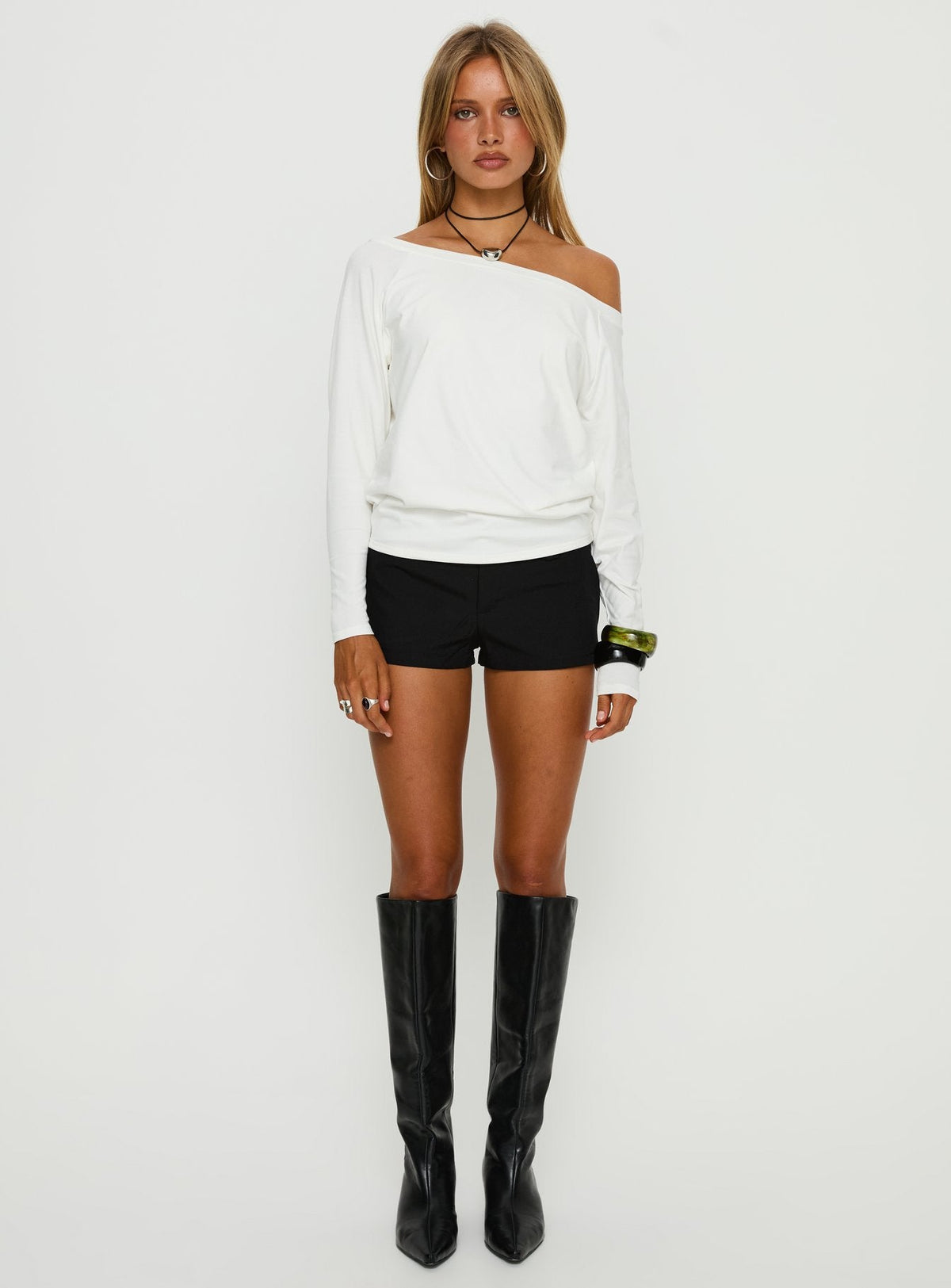 #NOVERA - Shorts Elvira Negros de Tiro Bajo -