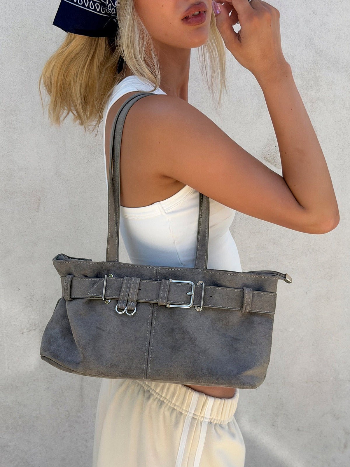 #NOVERA - Bolso de Hombro Montserrat Gris Antracita de Ante Sintético -